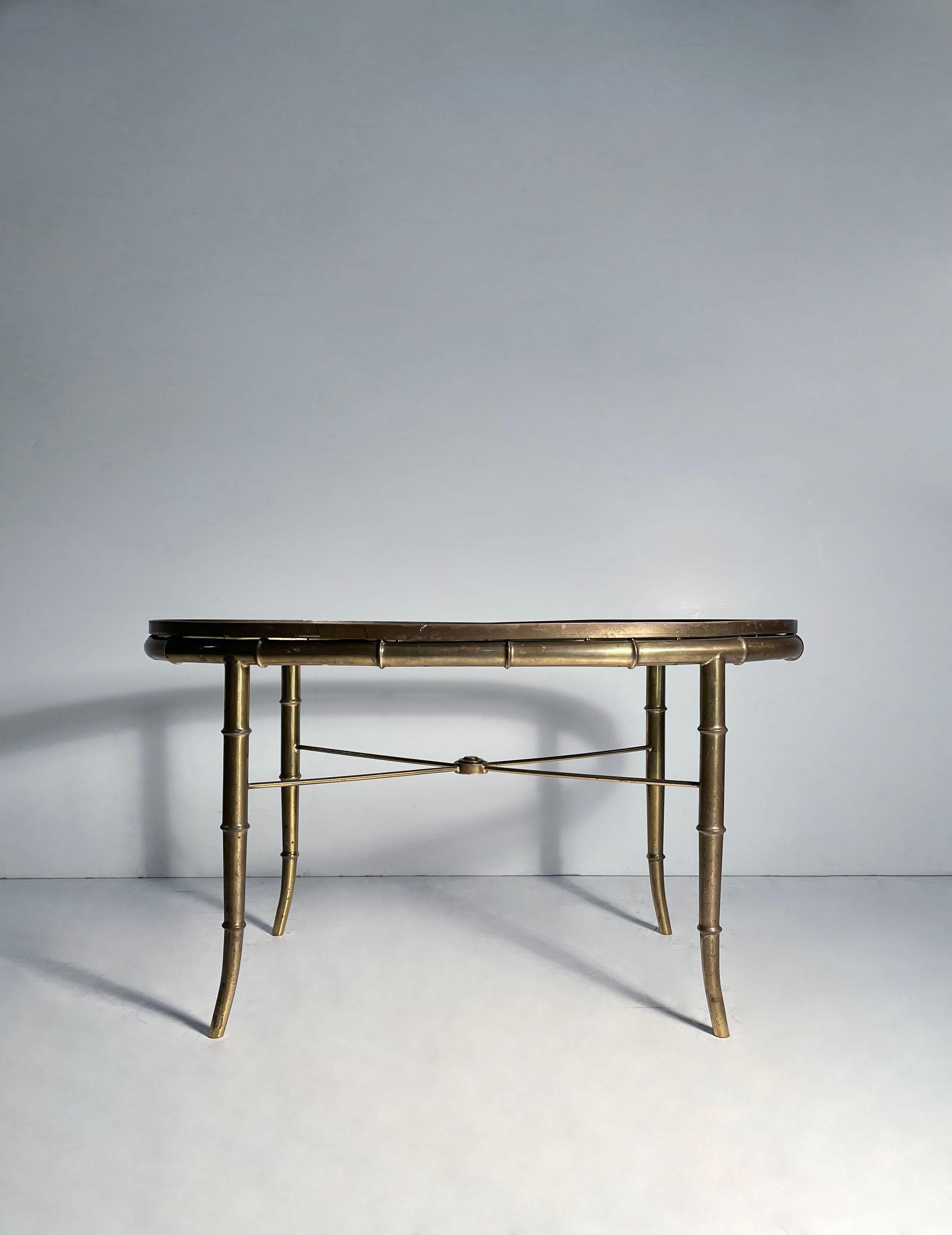 Mastercraft Tables d'extrémité ovales en faux bambou et laiton

Livré avec des plateaux en verre (non illustrés). 

Veuillez demander un rapport d'état.