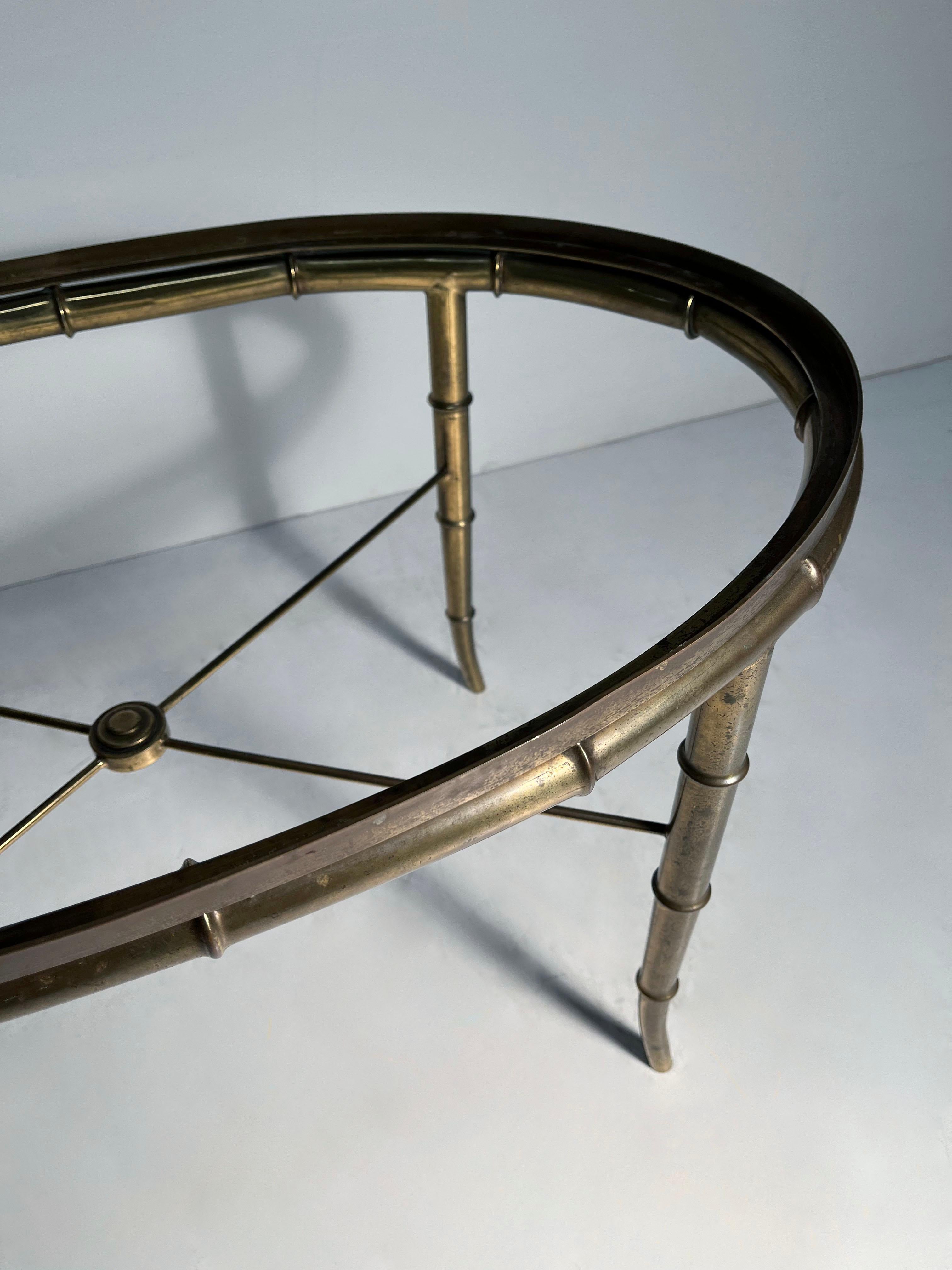 italien Mastercrafters Faux Bamboo Brass Oval End Tables / Coffee Tables en vente