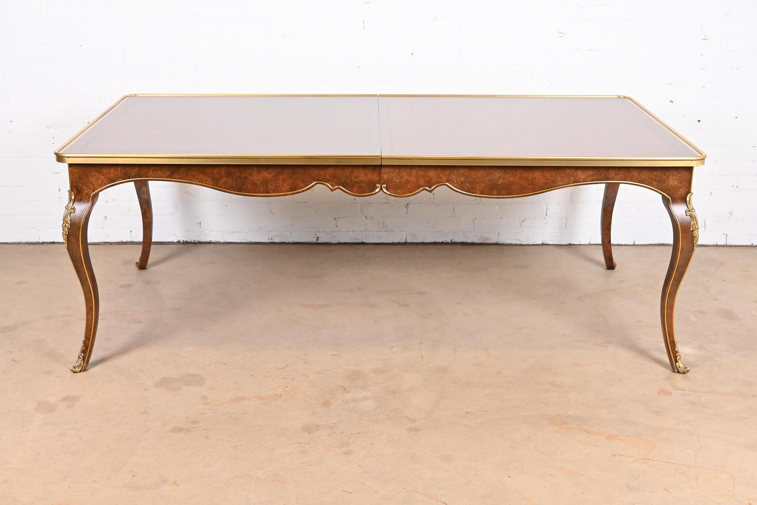 Mastercraft French Louis XV Burl Wood and Brass Extension Dining Table, 1970s In Good Condition For Sale In South Bend, IN