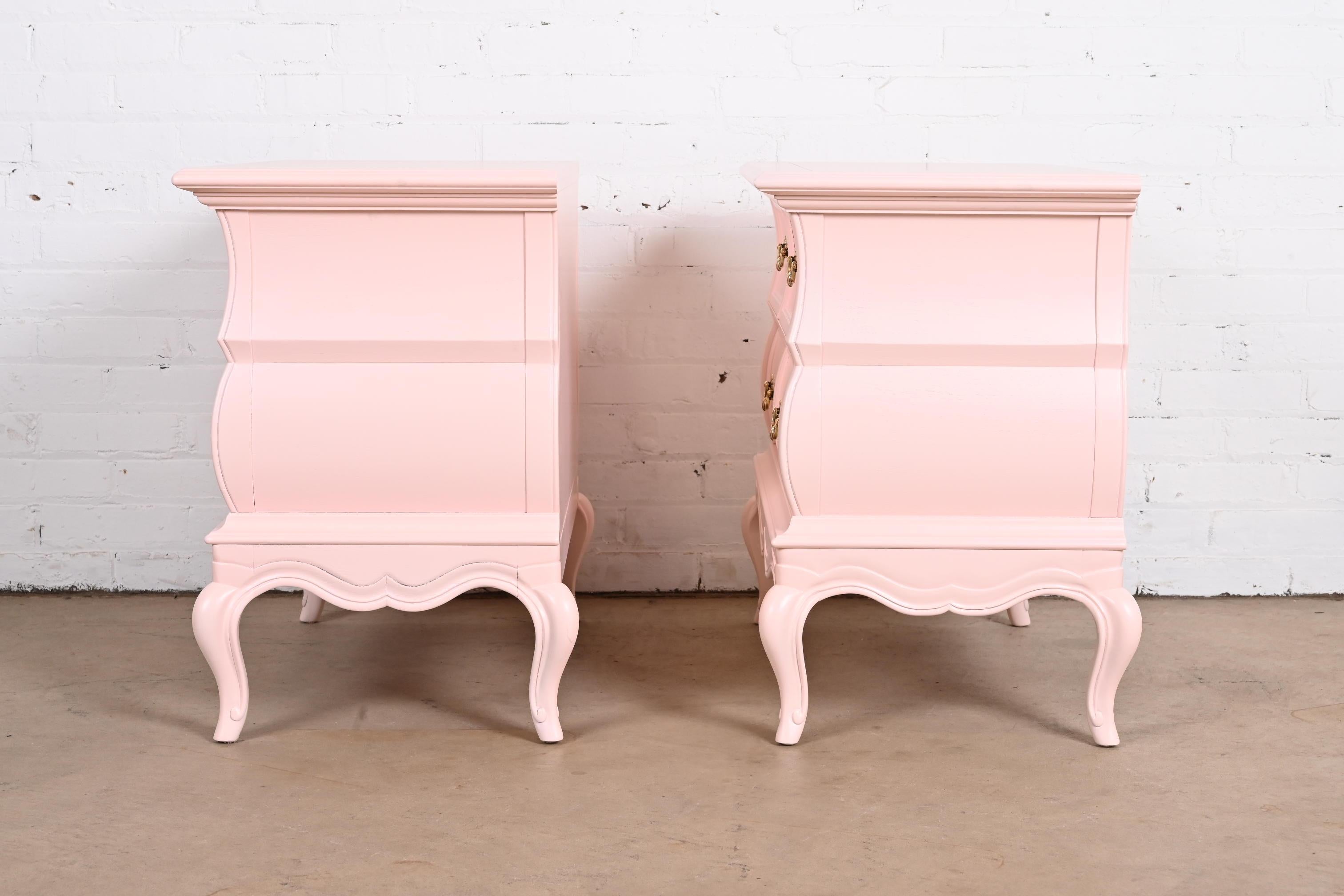 Mastercraft French Provincial Louis XV Pink Lacquered Nightstands, Refinished For Sale 5