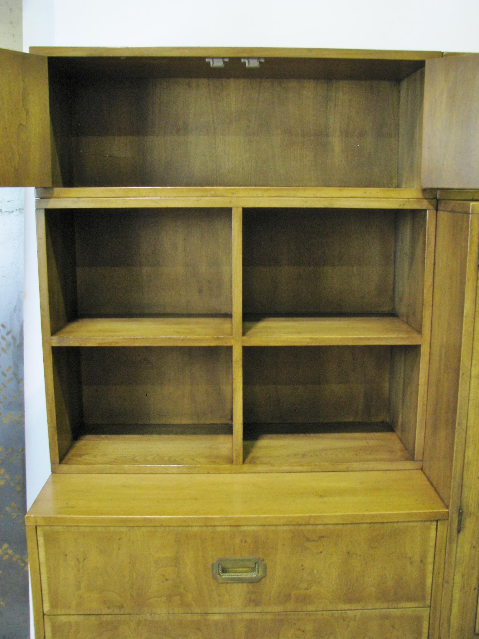 Mastercraft Furniture Vintage Hollywood Regency Nine-Piece Wall Unit In Good Condition For Sale In Geneva, IL