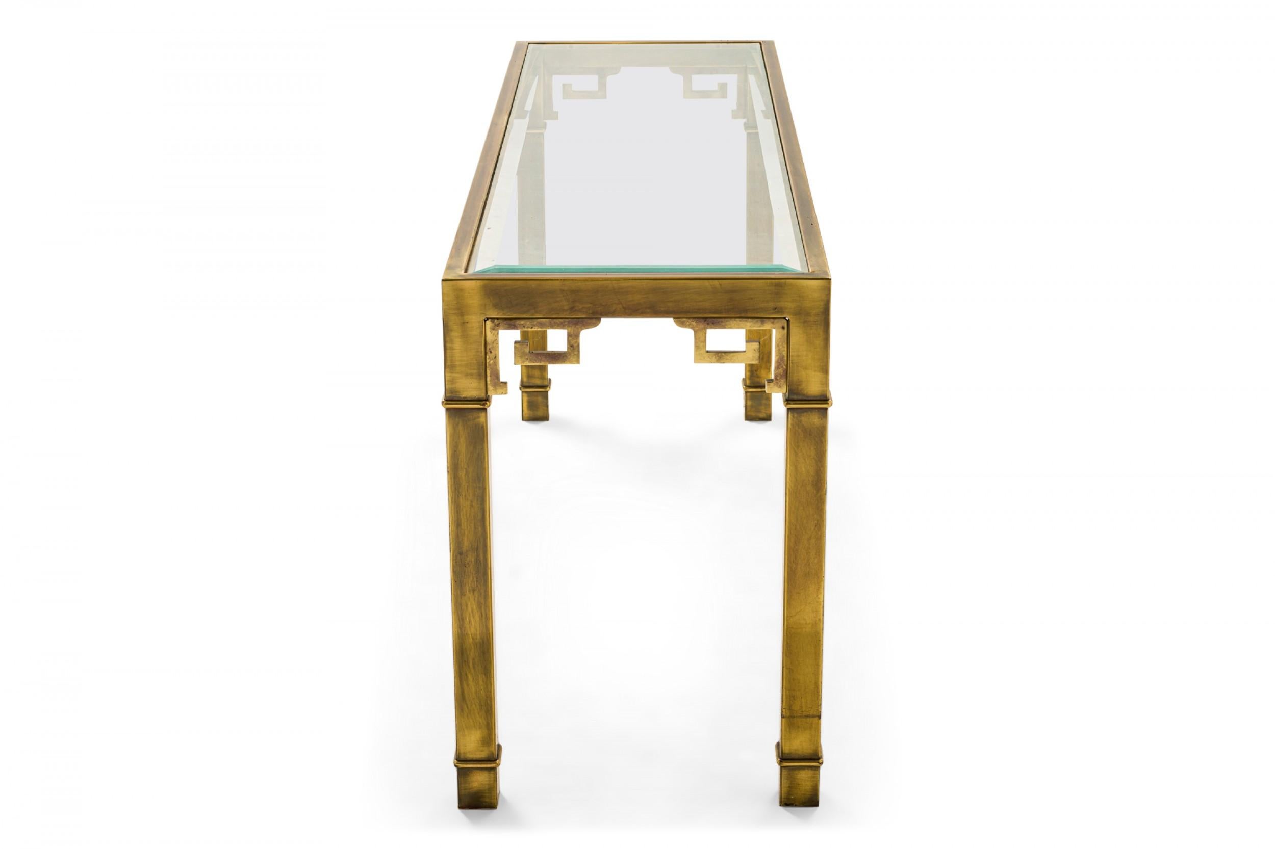 Mid-Century Modern Table console en laiton antique et en verre Mastercraft Greek Key Design en vente