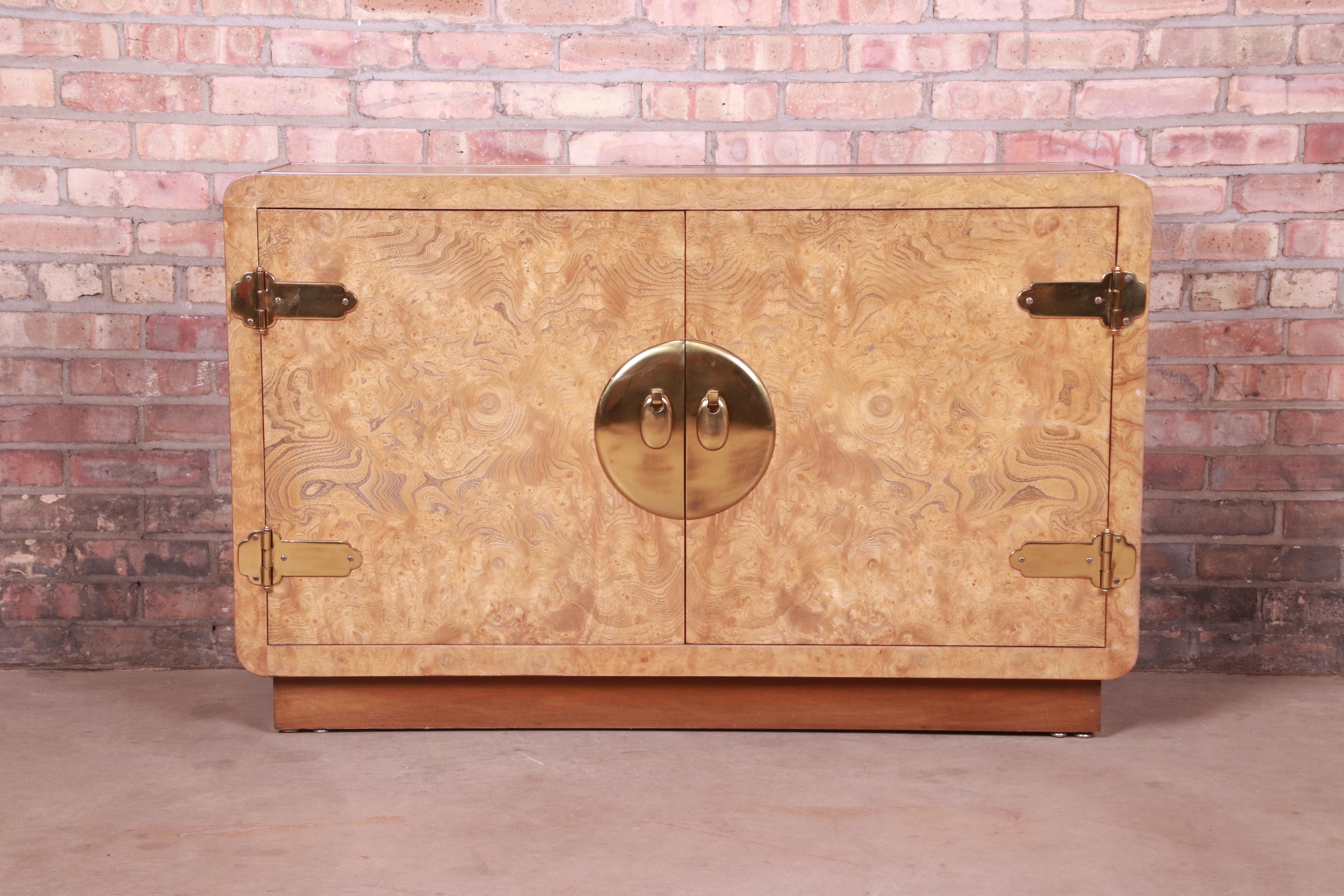 Mid-Century Modern Mastercraft Hollywood Regency Burl Wood and Brass Bar Cabinet, 1970s