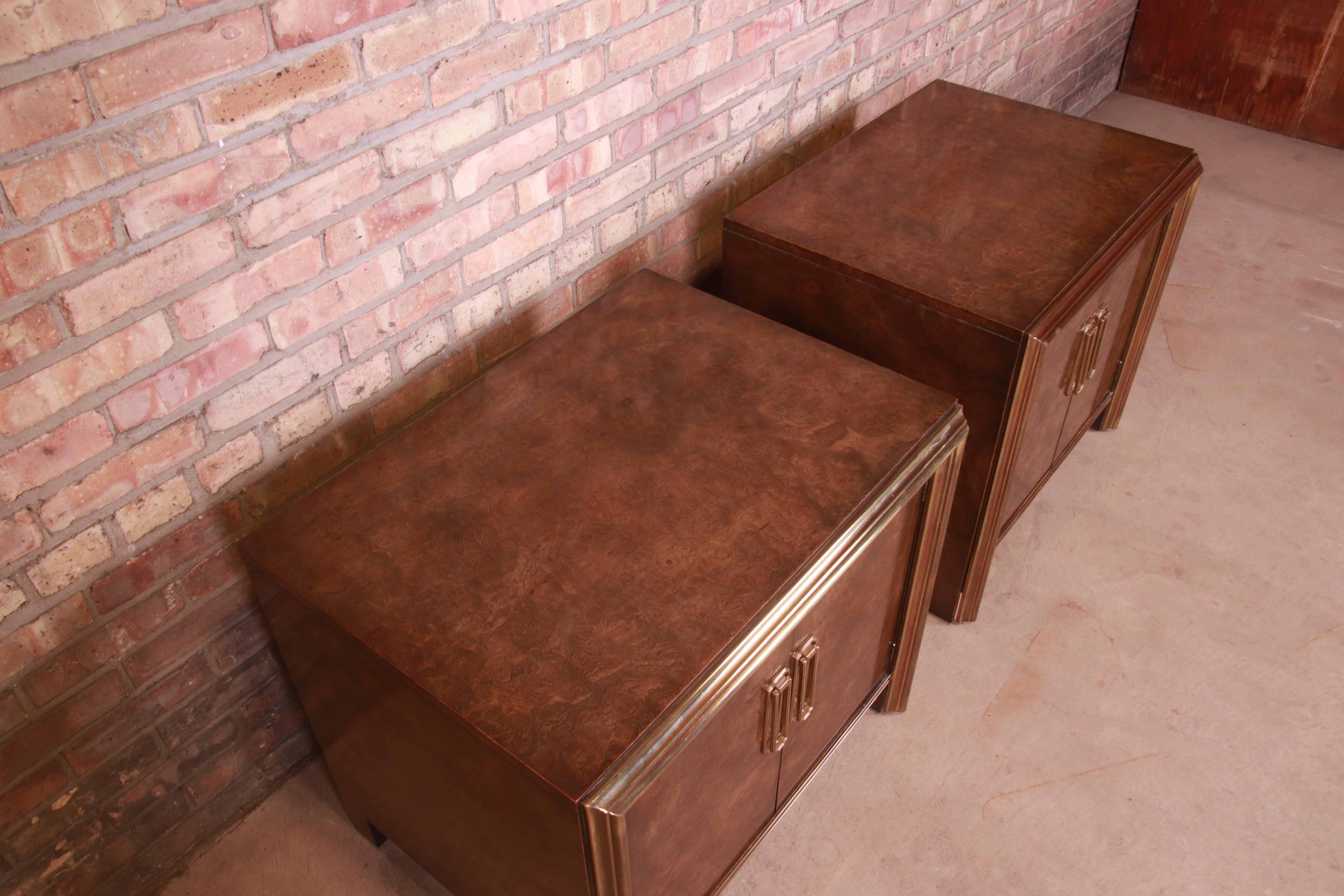 Mastercraft Hollywood Regency Burl Wood and Brass Nightstands, 1970s For Sale 4