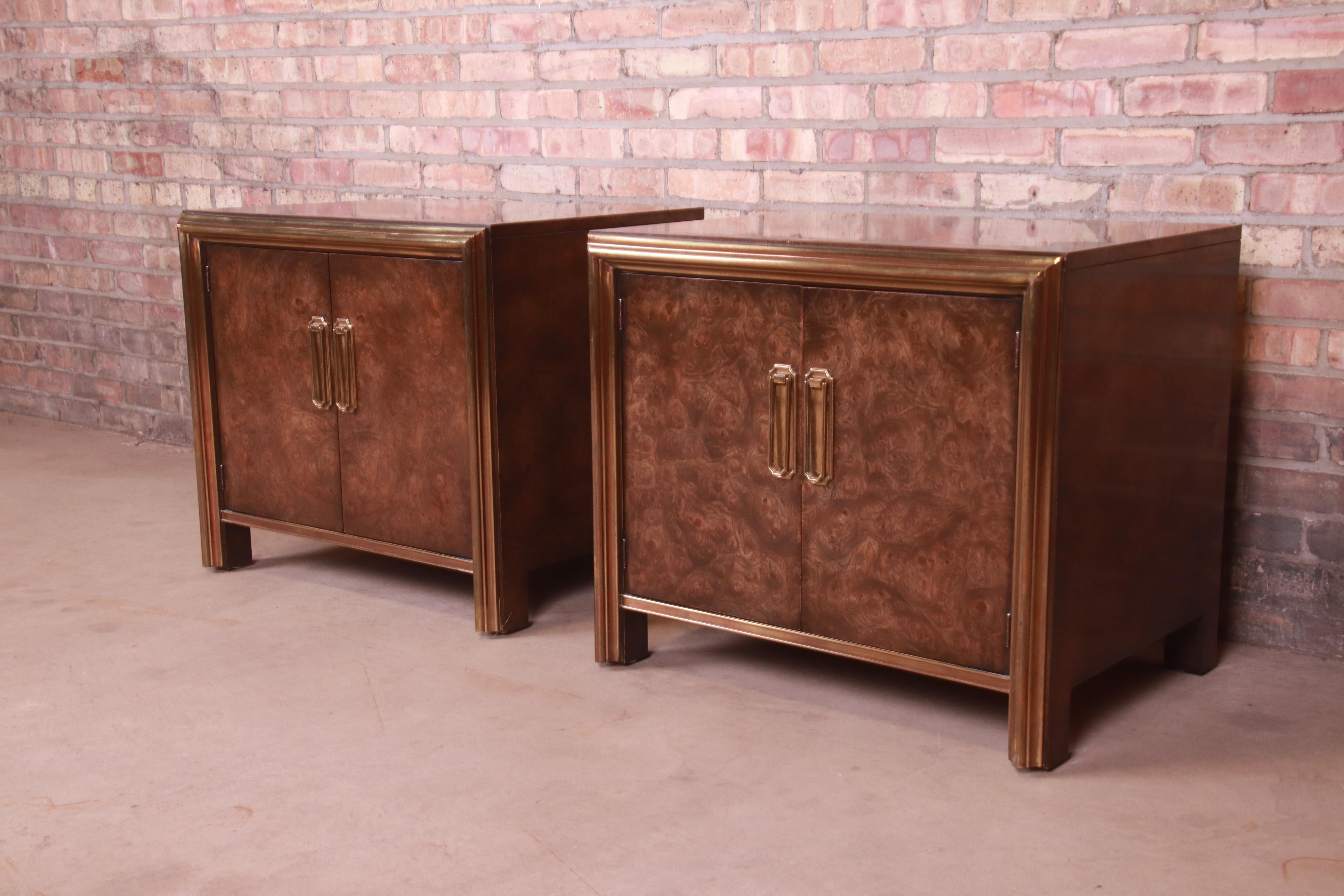 Mastercraft Hollywood Regency Burl Wood and Brass Nightstands, 1970s In Good Condition For Sale In South Bend, IN