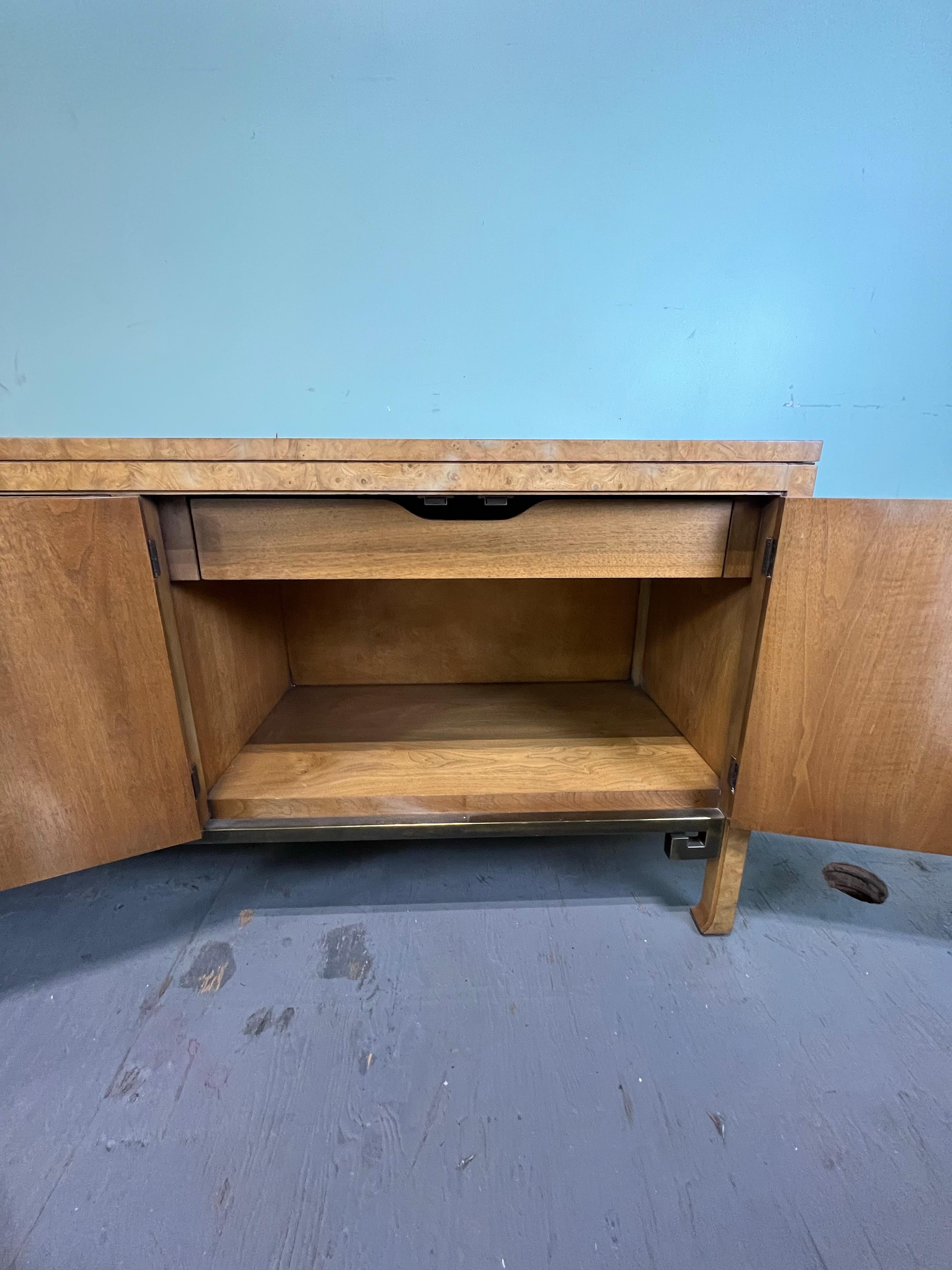 Credenza Mastercraft Hollywood Regency in Wood Wood e ottone, anni '70 in vendita 3