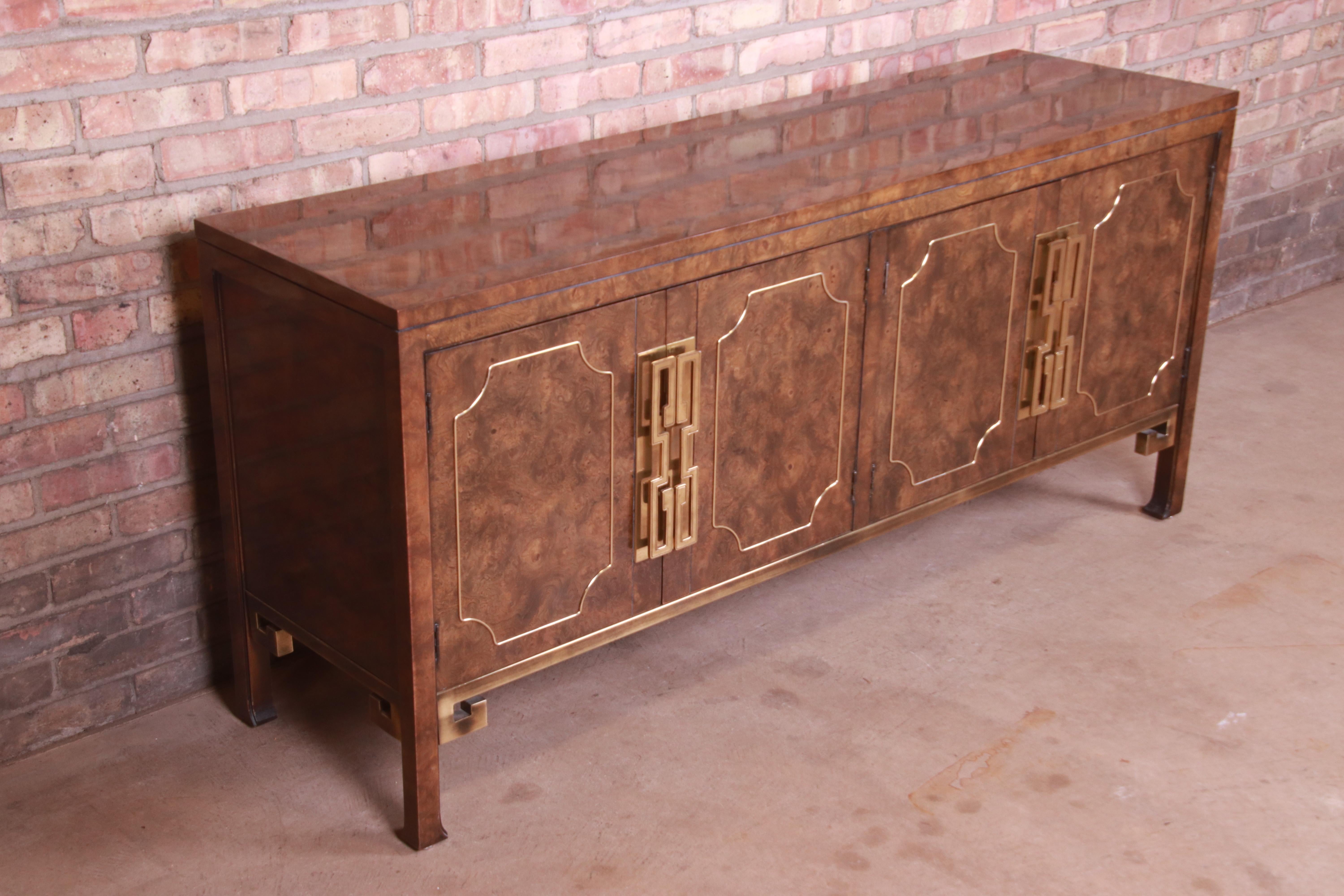 Mastercraft Hollywood Regency Burl Wood and Brass Sideboard Credenza, 1970s In Good Condition In South Bend, IN