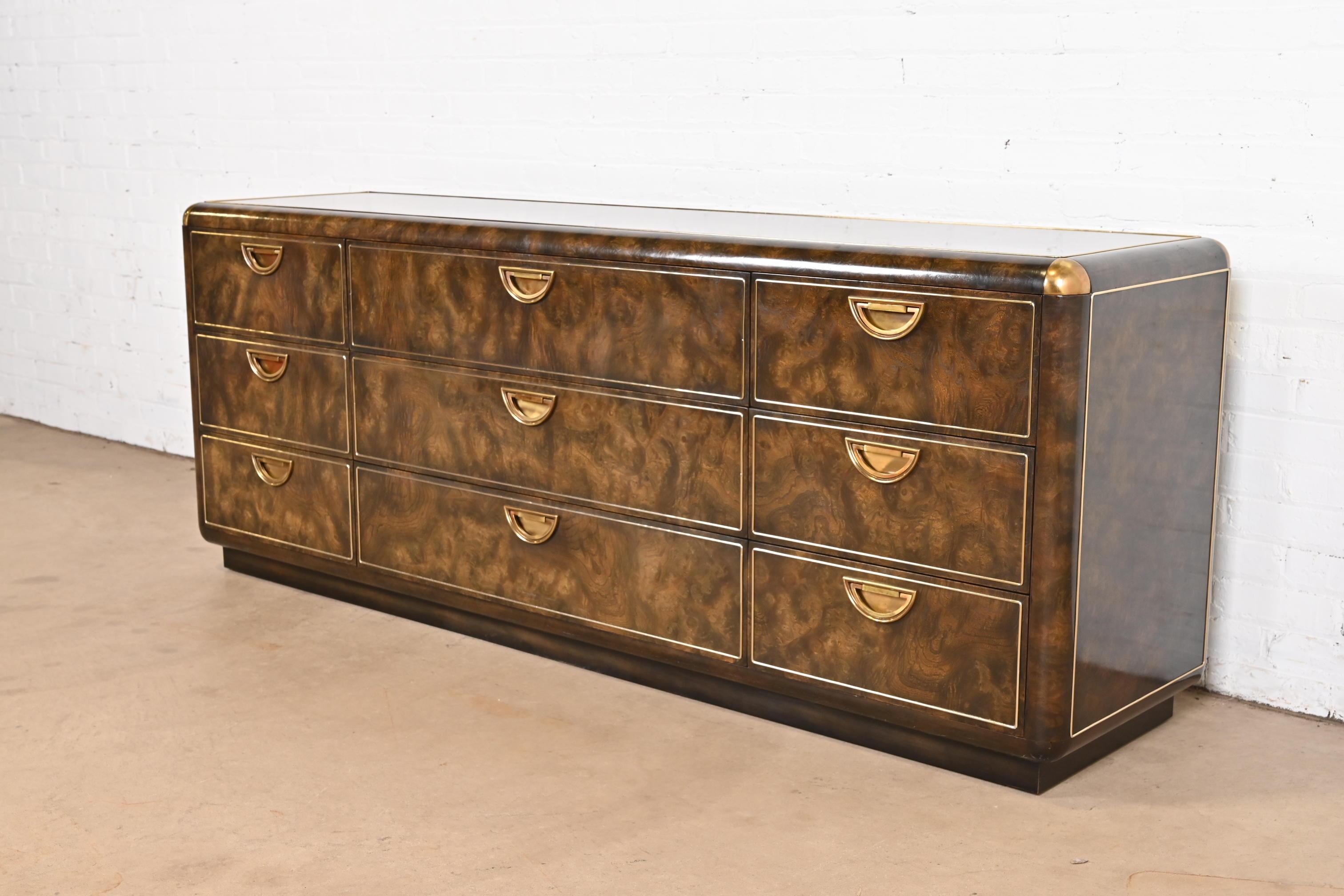 Mastercraft Hollywood Regency Campaign Burl Wood and Brass Nine-Drawer Dresser In Good Condition For Sale In South Bend, IN