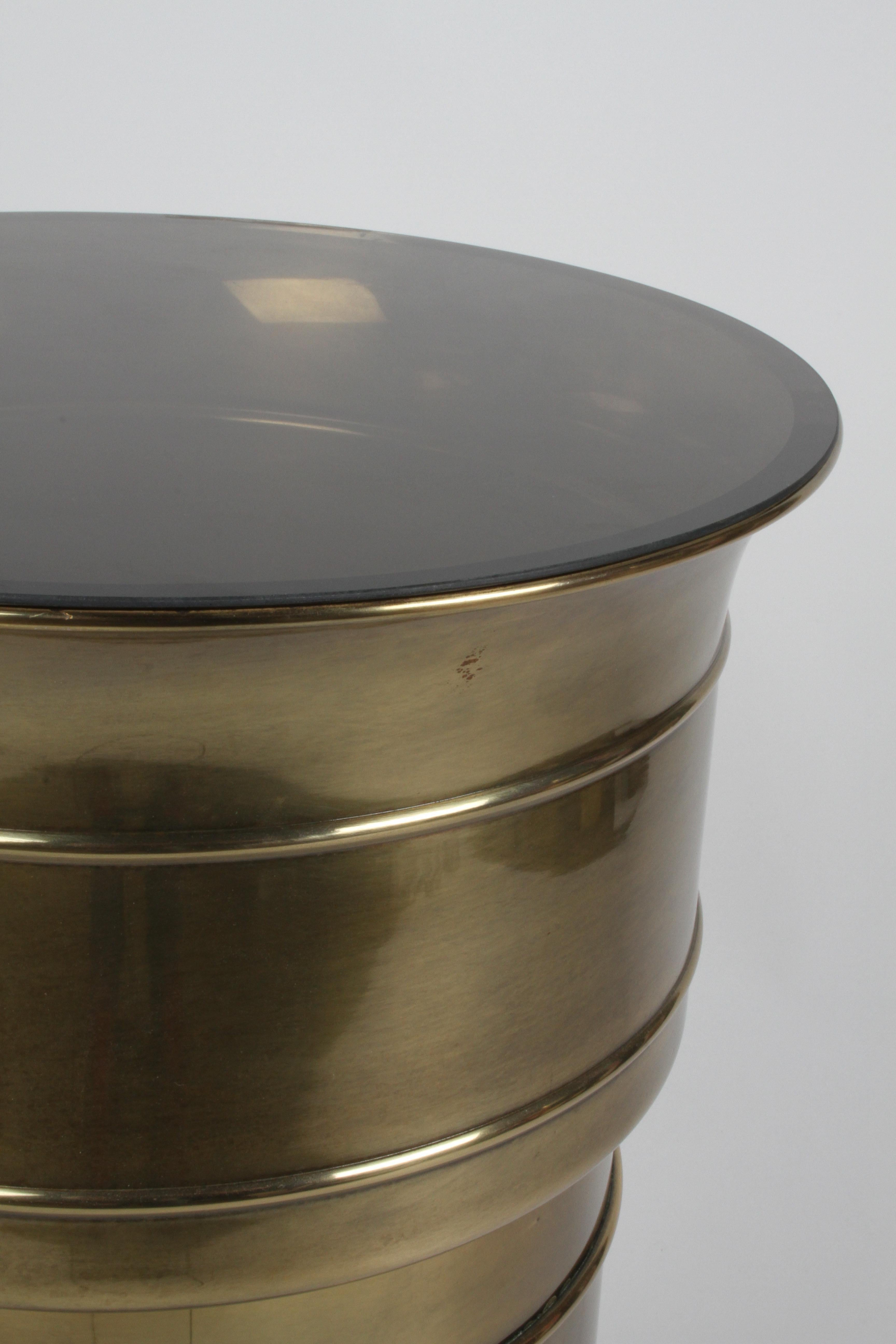 Mastercraft Hollywood Regency Round Cylinder Brass Display Pedestal or Planter In Good Condition For Sale In St. Louis, MO