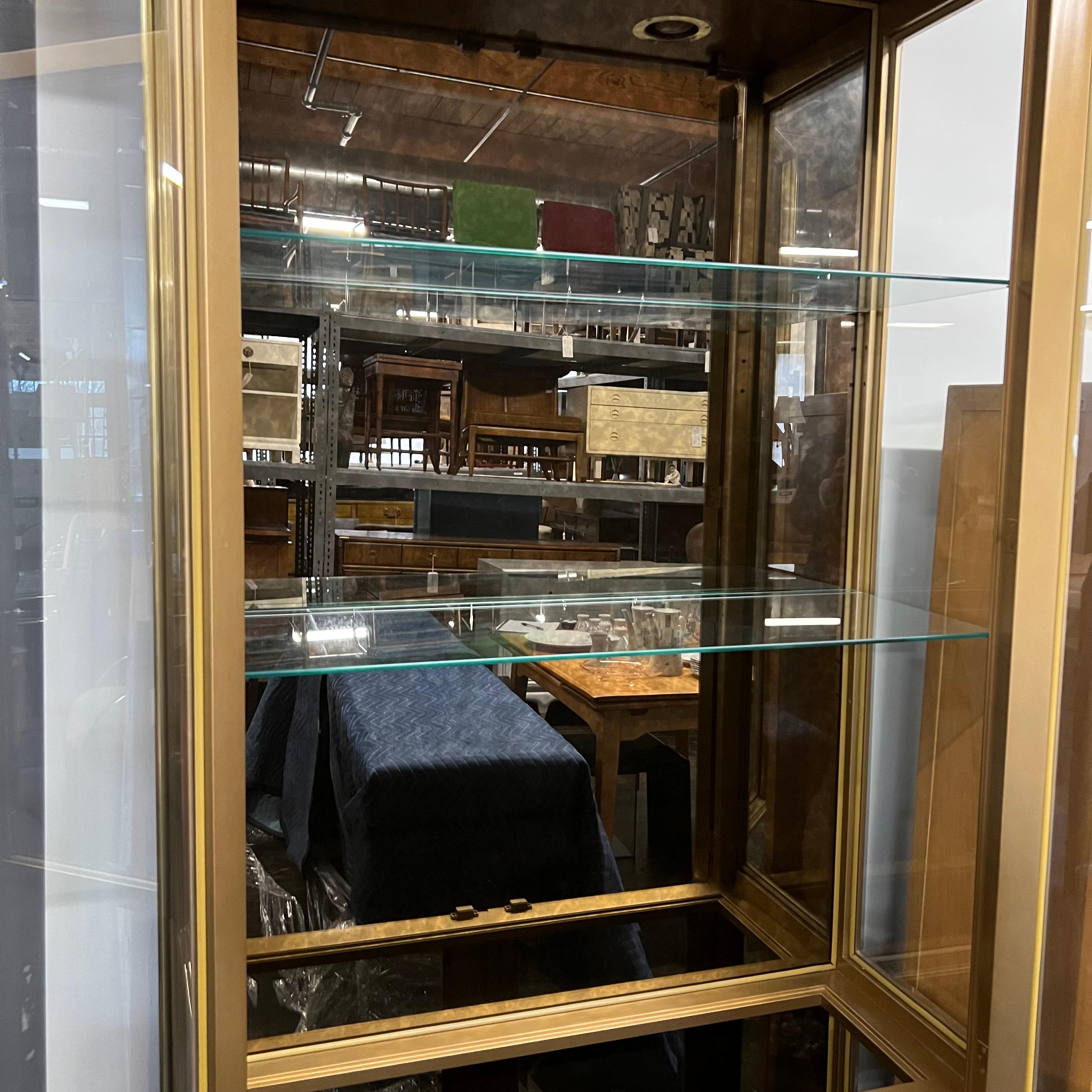 Mastercraft Hollywood Regency Style Brass and Glass Vitrine or Display Cabinet For Sale 6