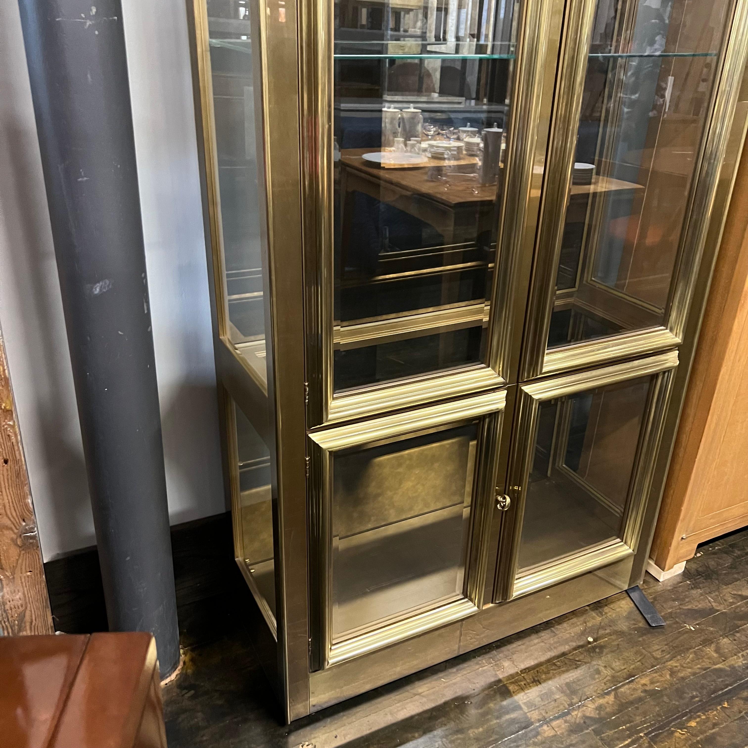 Mastercraft Hollywood Regency Style Brass and Glass Vitrine or Display Cabinet In Good Condition For Sale In Chicago, IL