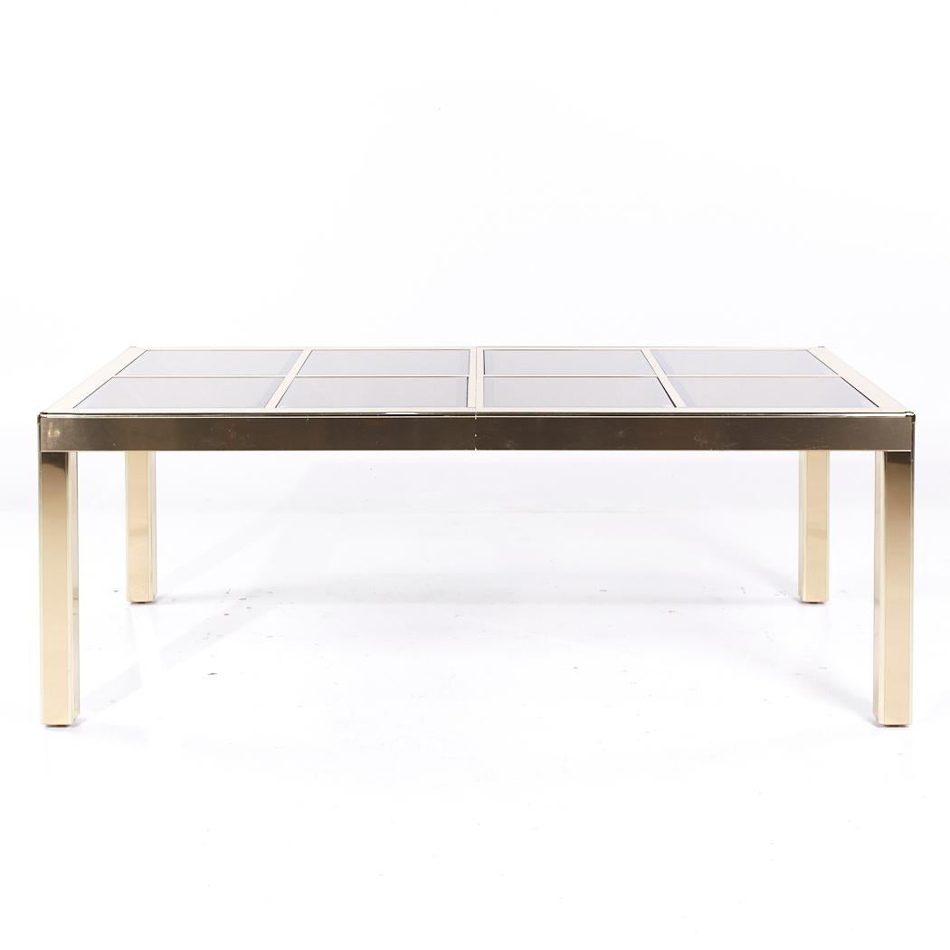 Mastercrafters Mid Century Table de salle à manger en laiton et verre

Cette table de salle à manger mesure : 81 de large x 42.25 de profond x 29.5 de haut, avec un dégagement pour les chaises de 25.75 pouces.

Tous les meubles peuvent être achetés