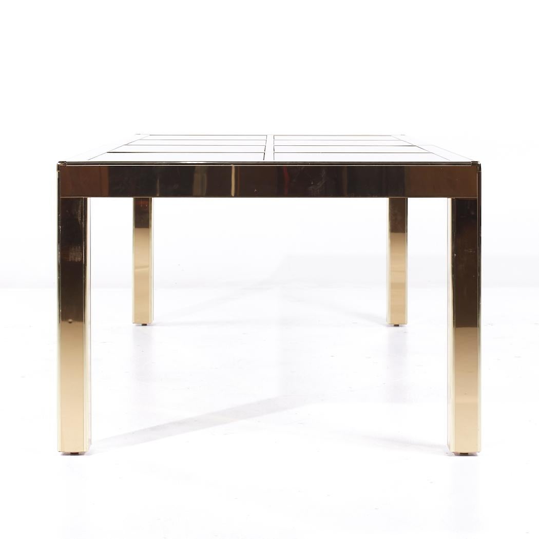 Américain Mastercrafters Mid Century Table de salle à manger en laiton et verre en vente