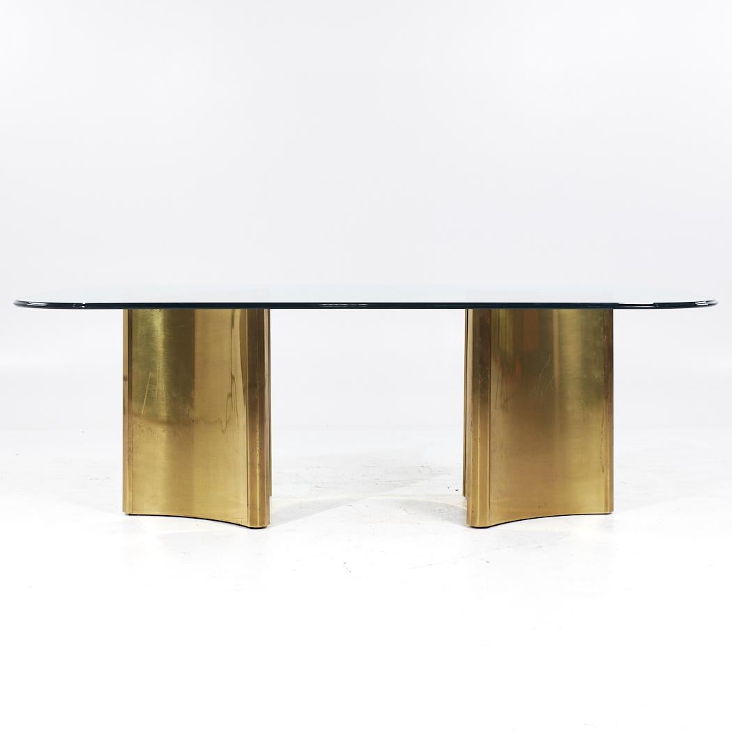 Mastercrafters Mid Century Brass and Glass Pedestal Table (Guéridon en laiton et verre)

Cette table de salle à manger mesure : 84 de large x 47.75 de profond x 28.25 de haut, avec un dégagement pour les chaises de 27.5 pouces.

Tous les meubles