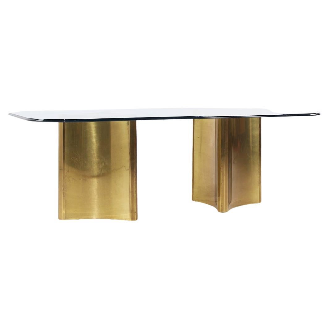 Mastercrafters Mid Century Brass and Glass Pedestal Table (Guéridon en laiton et verre) en vente