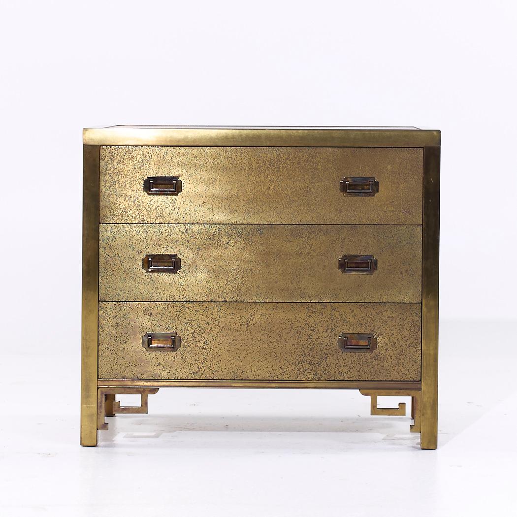 Cassettiera in ottone del Mid Century di Mastercraft

Questa cassapanca misura: 32 larghezza x 18 profondità x 28,75 altezza

Tutti i mobili possono essere acquistati in quello che noi chiamiamo stato vintage restaurato. Ciò significa che il pezzo