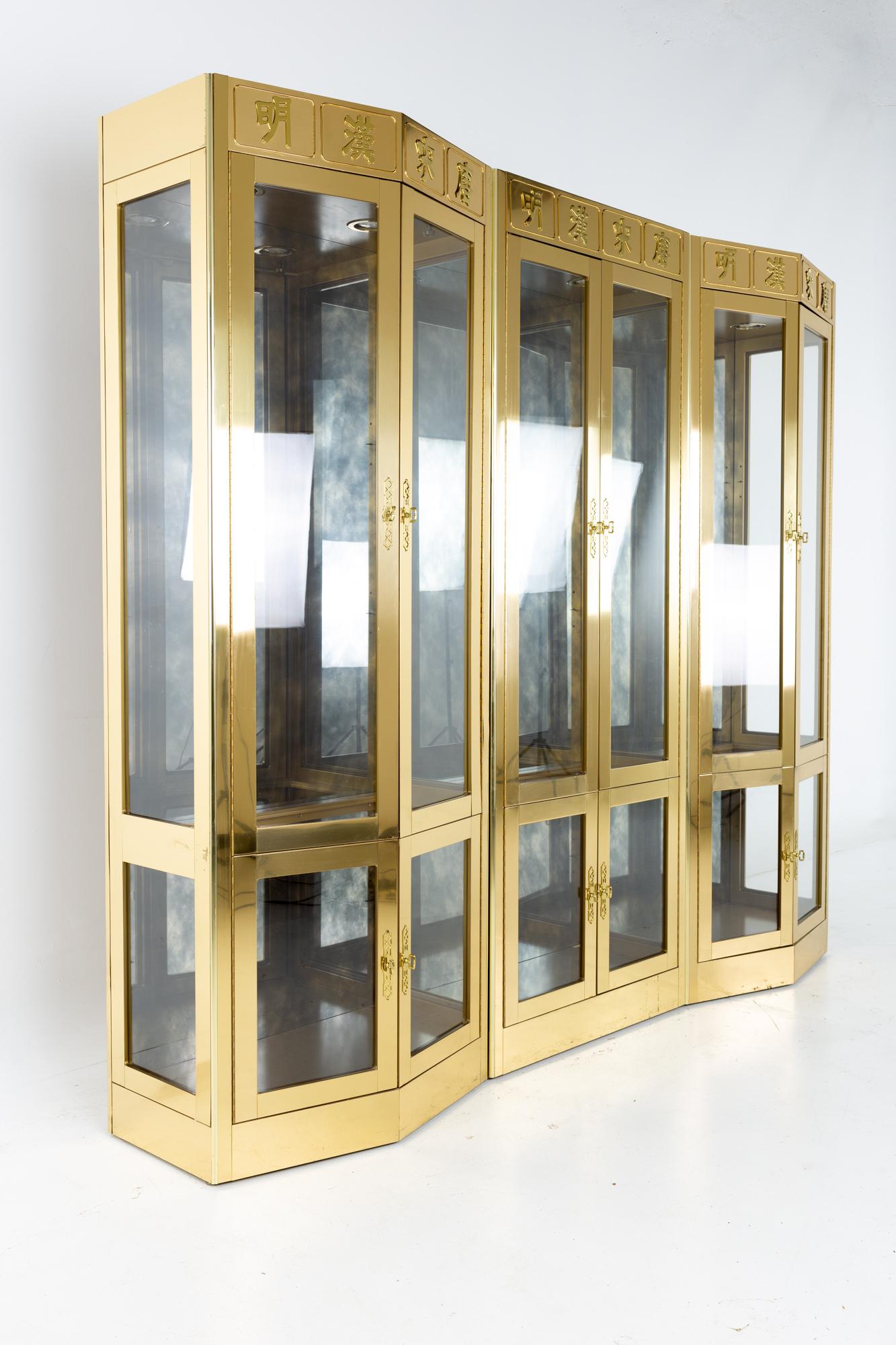 Mastercraft mid century brass display cabinet - set of 3

Each of the two side pieces measure: 32 wide x 19 deep x 85.5 inches high, the center piece measures: 32 wide x 15 deep x 85.5 high; the combined width for the three pieces is 96 inches

All