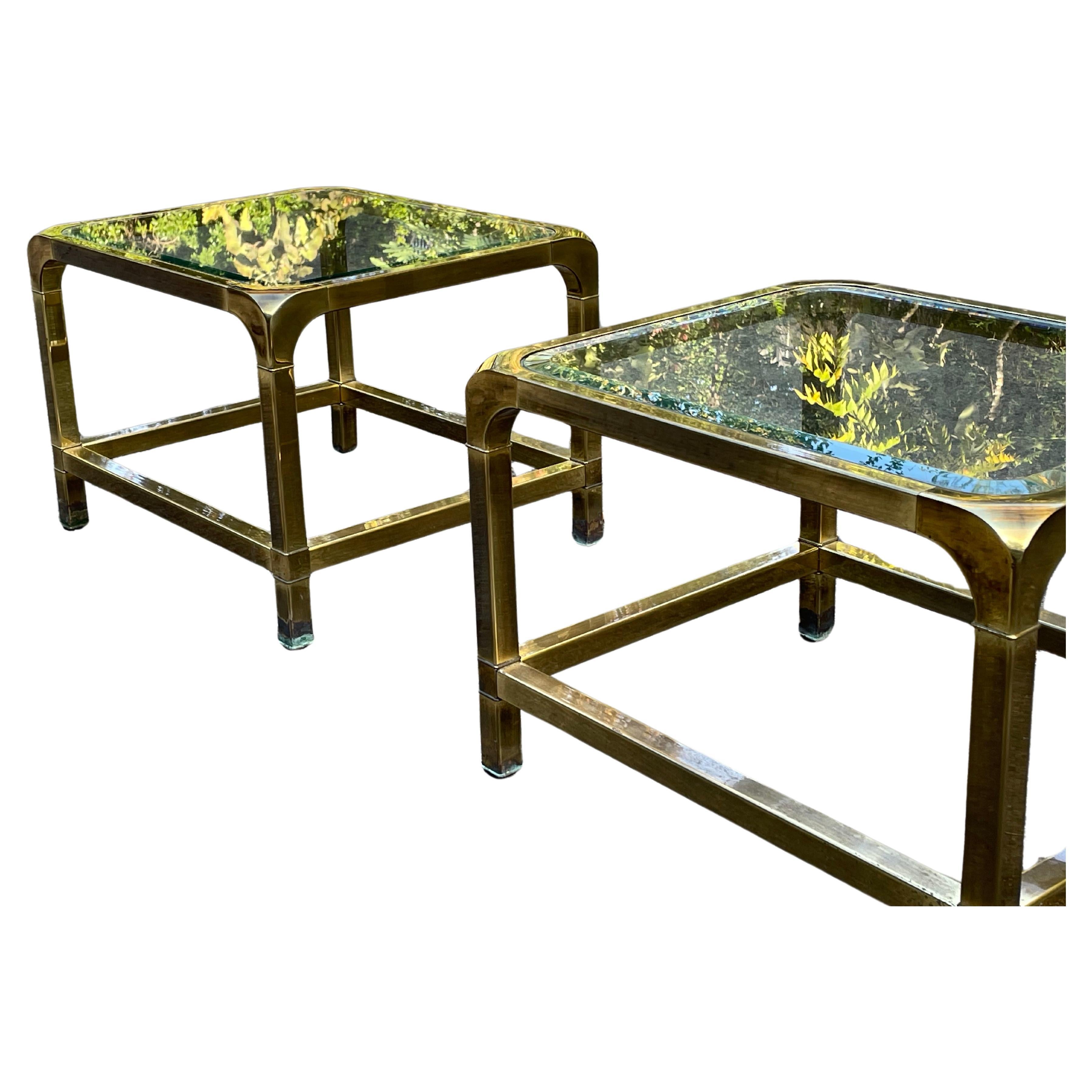 Laiton Mastercrafters Mid-Century Brass End Side Tables, Pair. Circa 1970 en vente