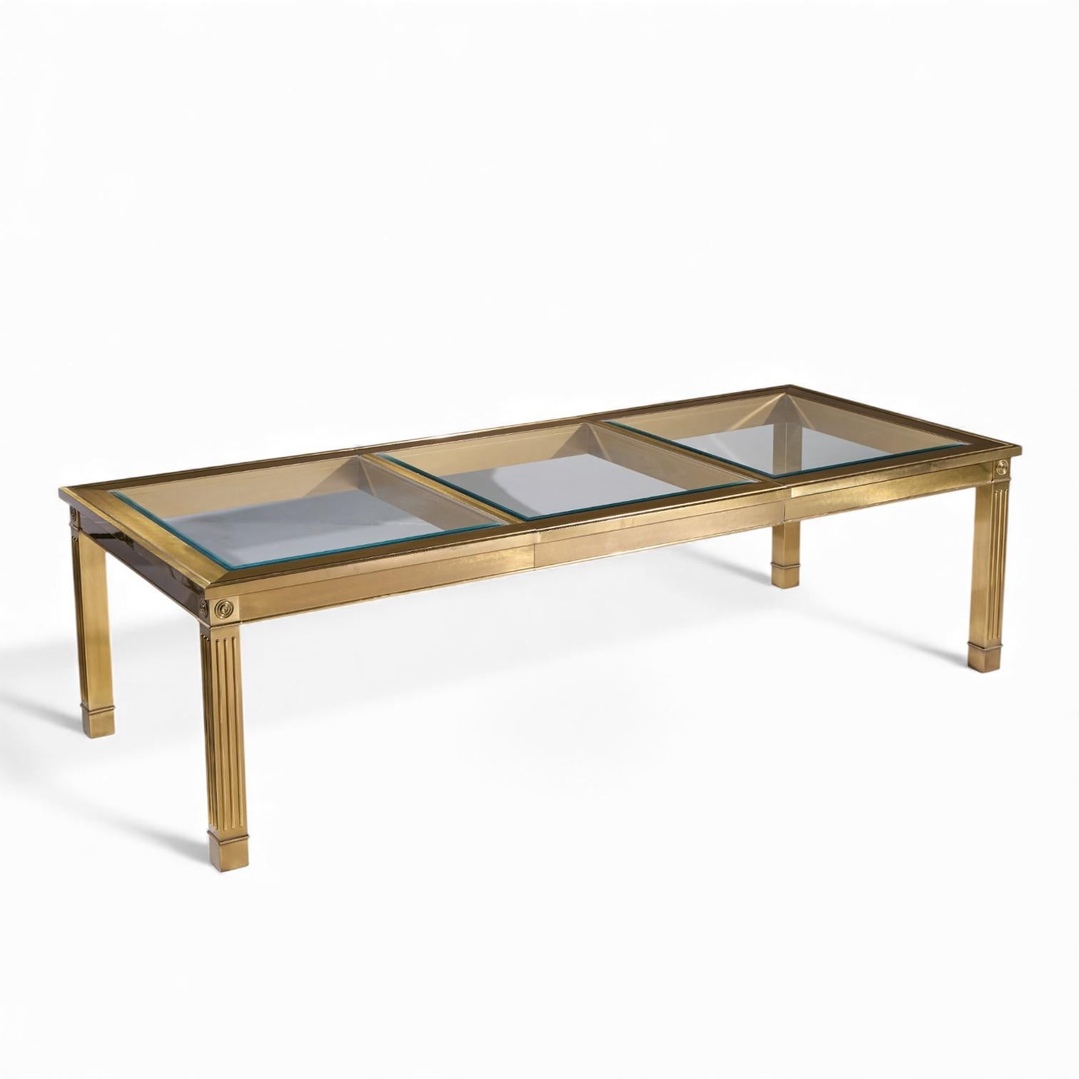 Mastercraft Mid Century Brass Expanding Dining Table with 1 Leaf in vendita 3