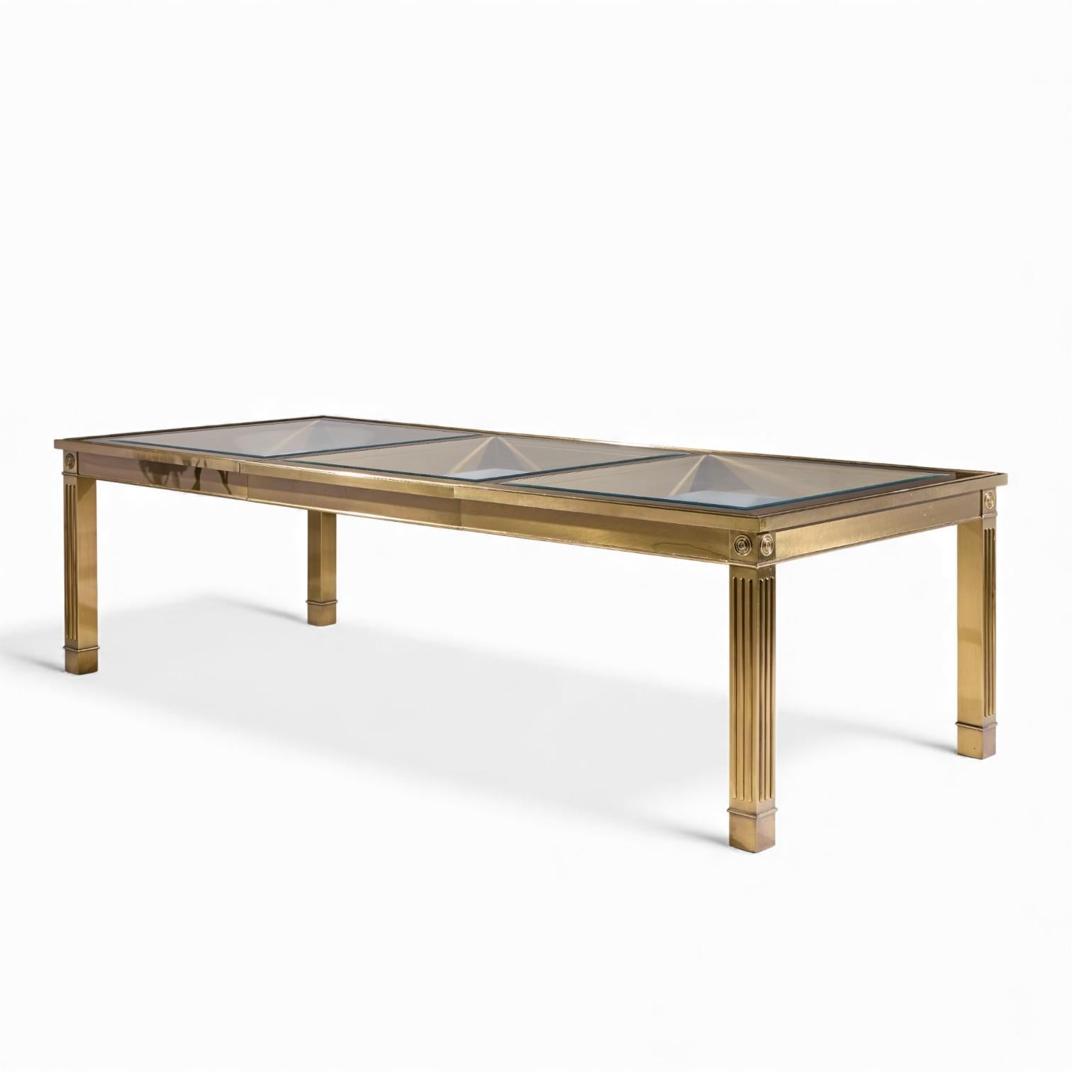 Mid-Century moderno Mastercraft Mid Century Brass Expanding Dining Table with 1 Leaf in vendita