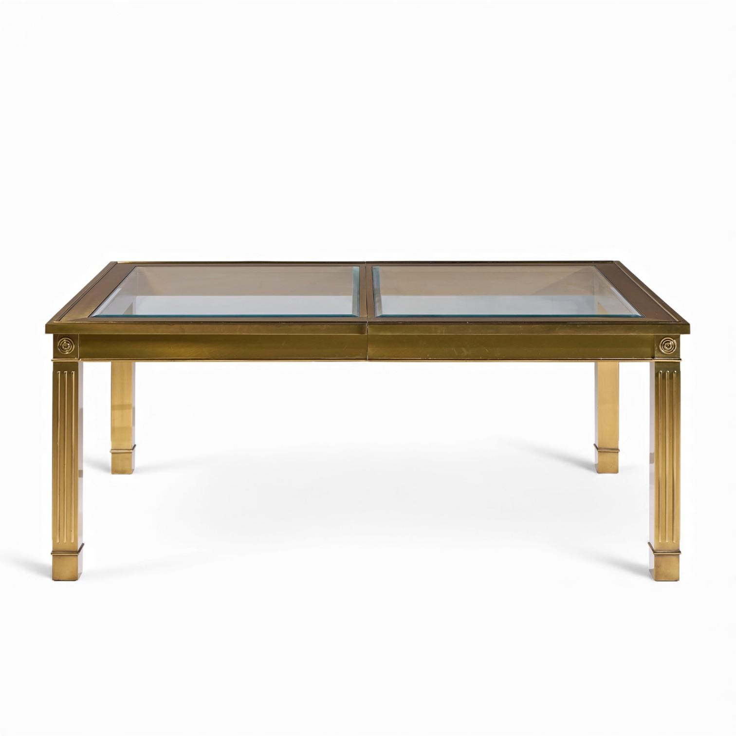 Ottone Mastercraft Mid Century Brass Expanding Dining Table with 1 Leaf in vendita