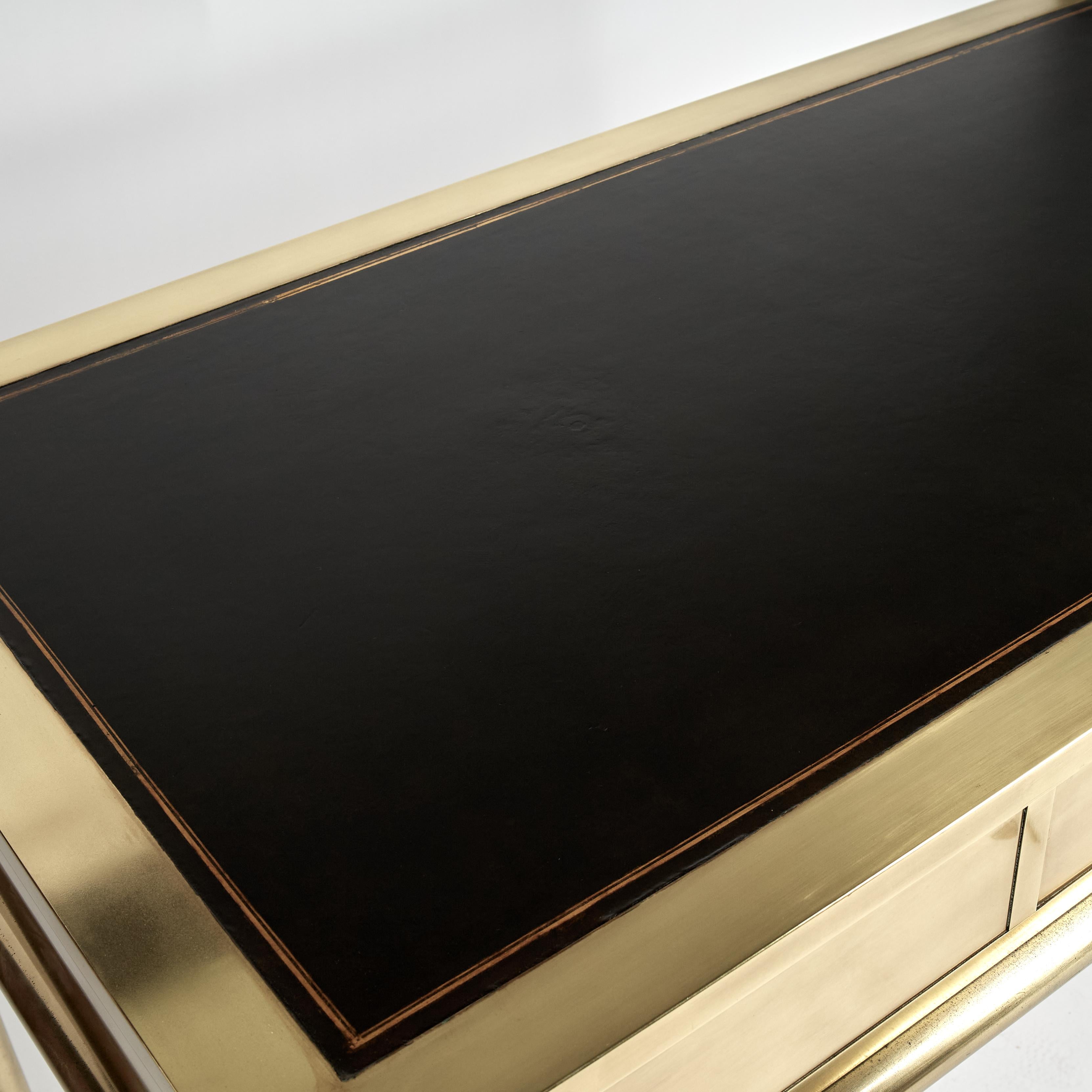 Escritorio estilo campaña Mastercraft Mid Century Brass Leather Top en venta 4