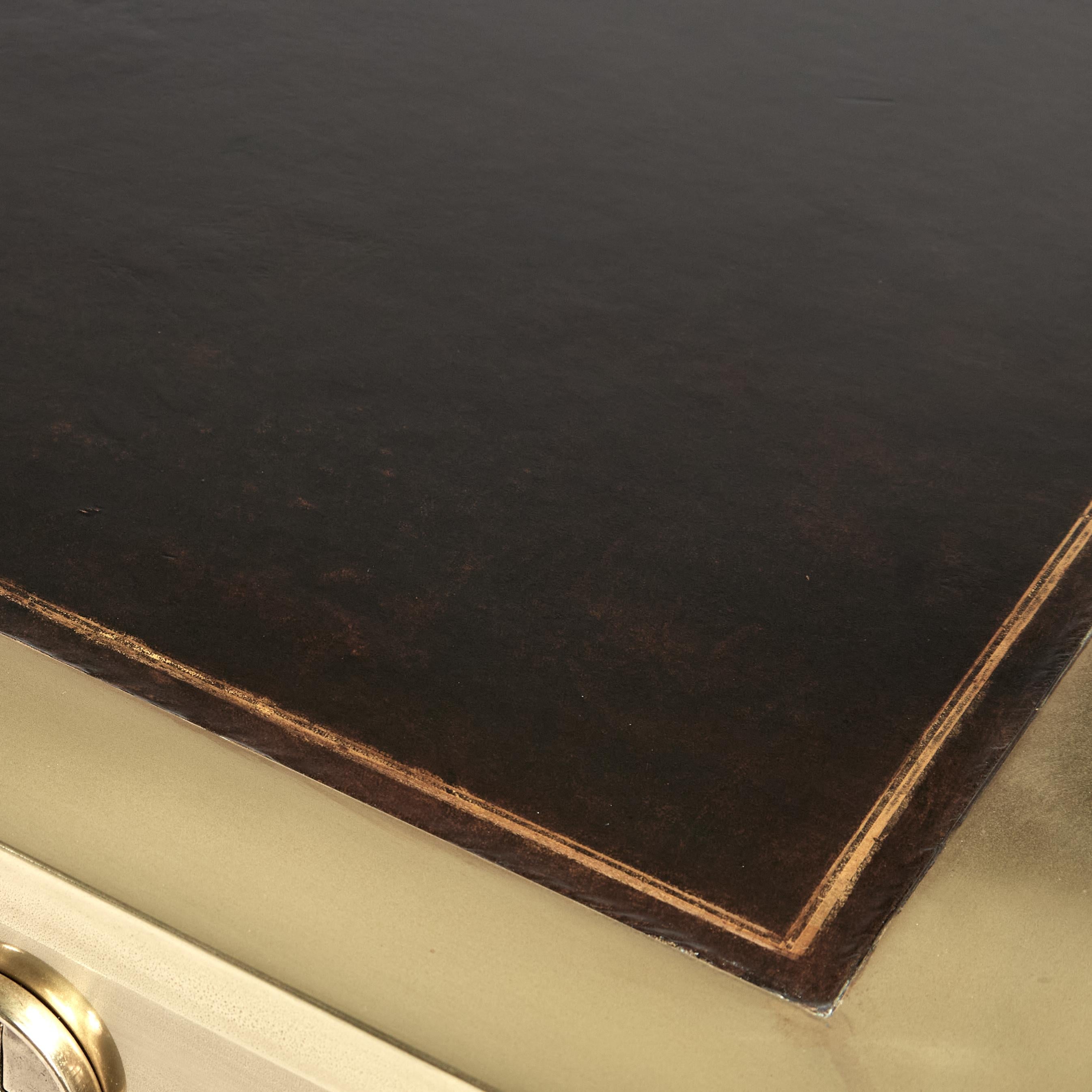 Escritorio estilo campaña Mastercraft Mid Century Brass Leather Top en venta 5