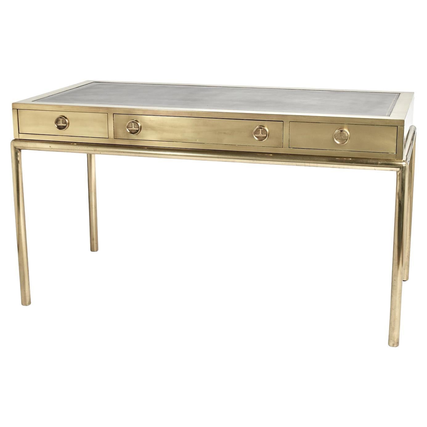 Escritorio estilo campaña Mastercraft Mid Century Brass Leather Top en venta