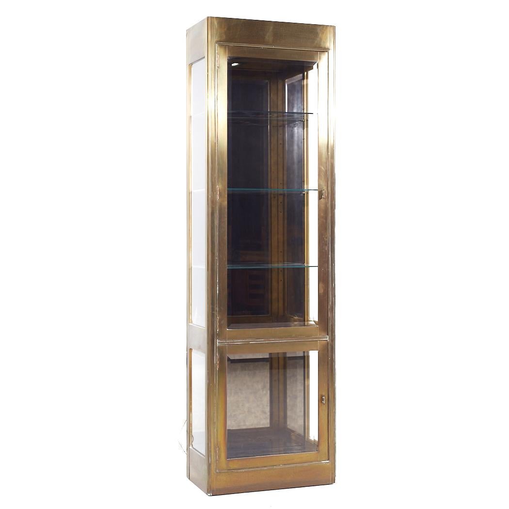 Mastercraft Mid Century Brass Vitrine Display Cabinets - Pair In Good Condition For Sale In Countryside, IL