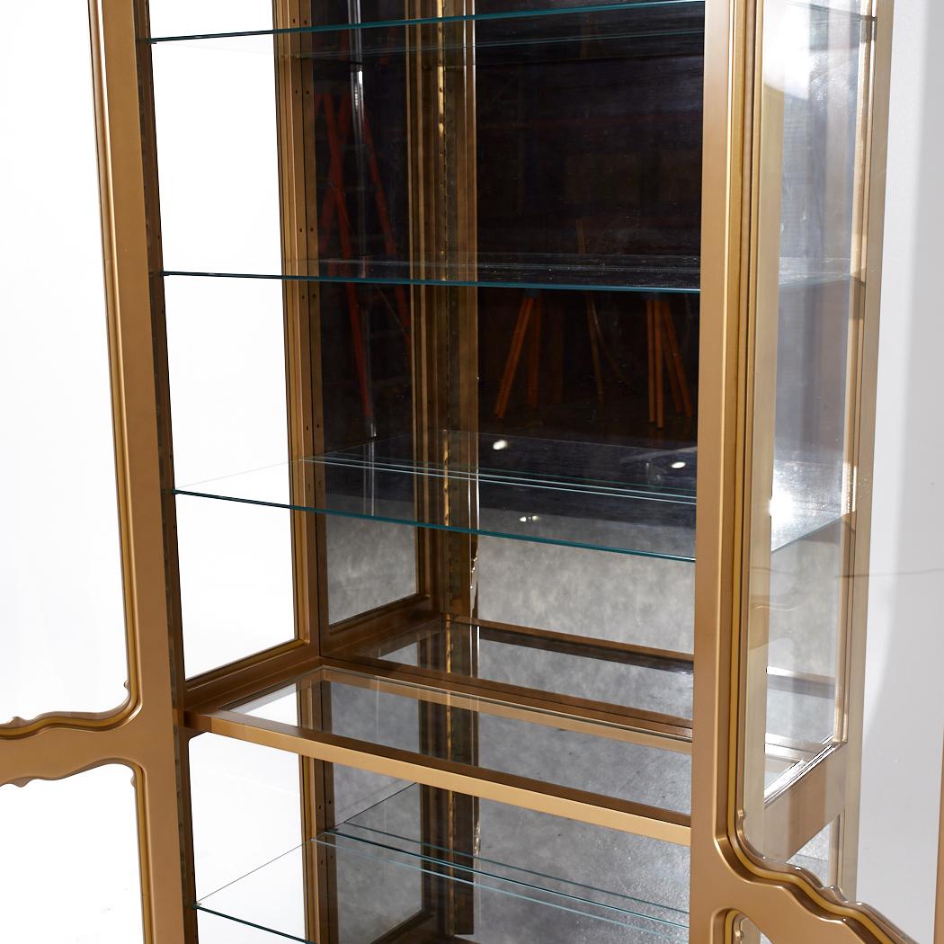 Armario Vitrina Mastercraft Mid Century Brass finales del siglo XX en venta