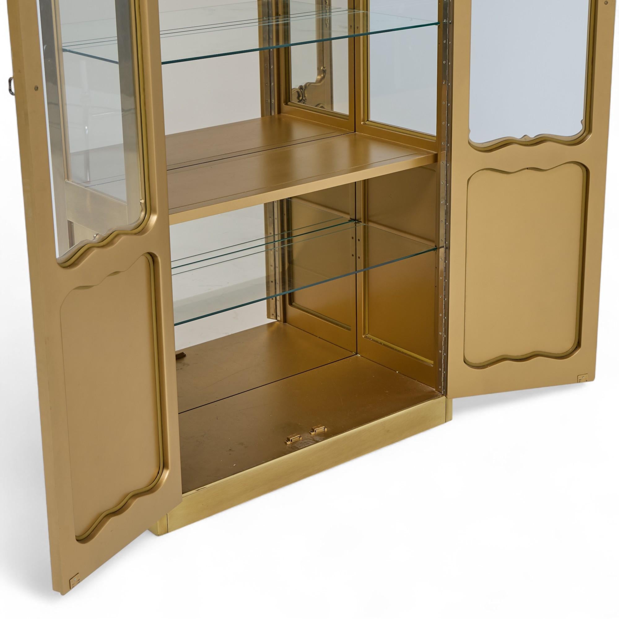 Mastercraft Mid Century Vitrinenschrank aus Messing - Paar im Angebot 5