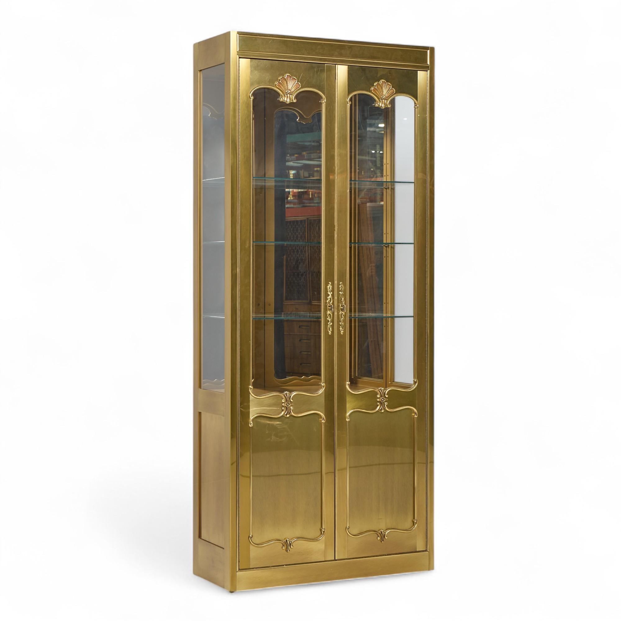 Mastercraft Mid Century Vitrinenschrank aus Messing - Paar (20. Jahrhundert) im Angebot