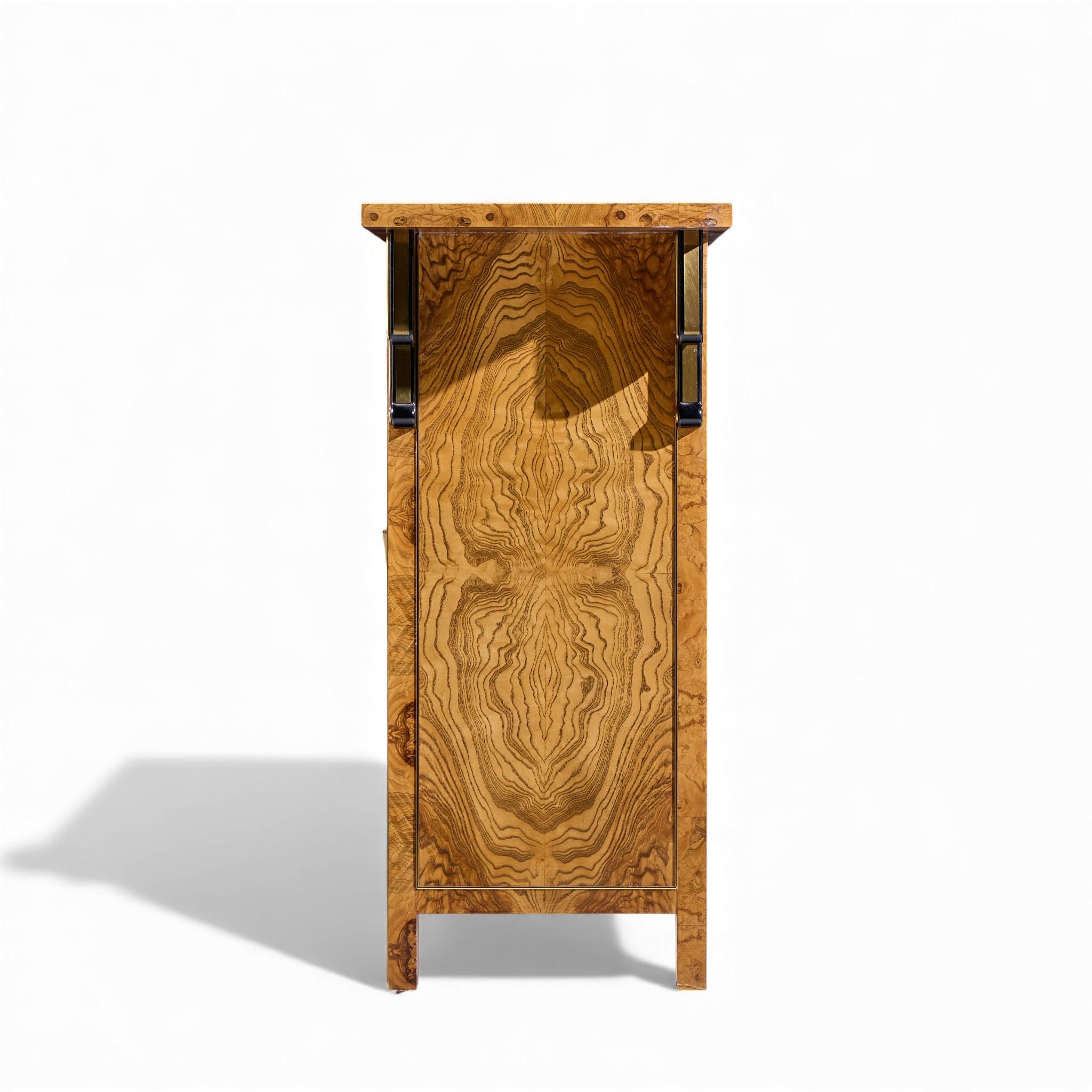 Américain Crédence console en bois d'ébène et laiton Mastercraft Mid Century en vente