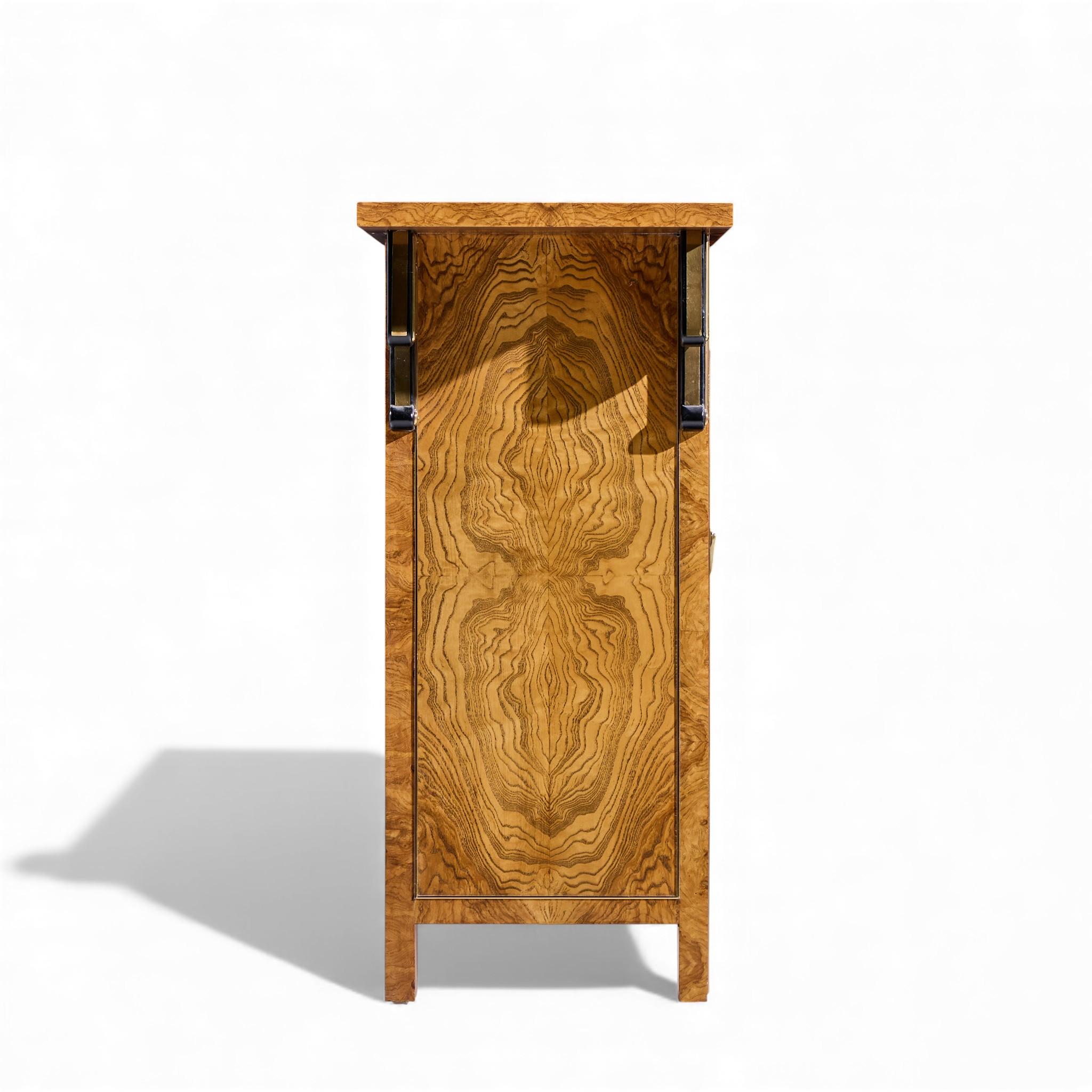 Crédence console en bois d'ébène et laiton Mastercraft Mid Century Bon état - En vente à Franklin Park, IL