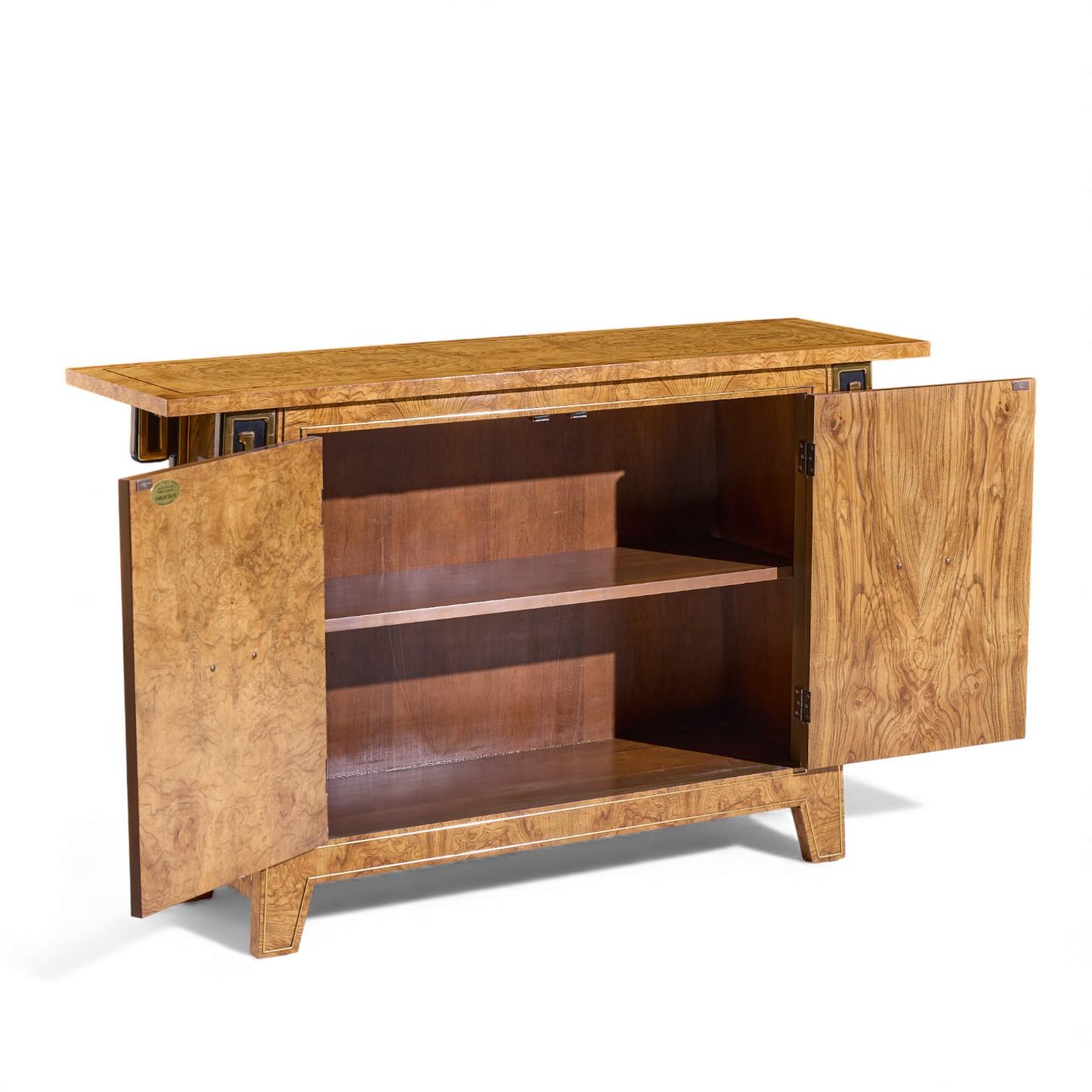 20ième siècle Crédence console en bois d'ébène et laiton Mastercraft Mid Century en vente