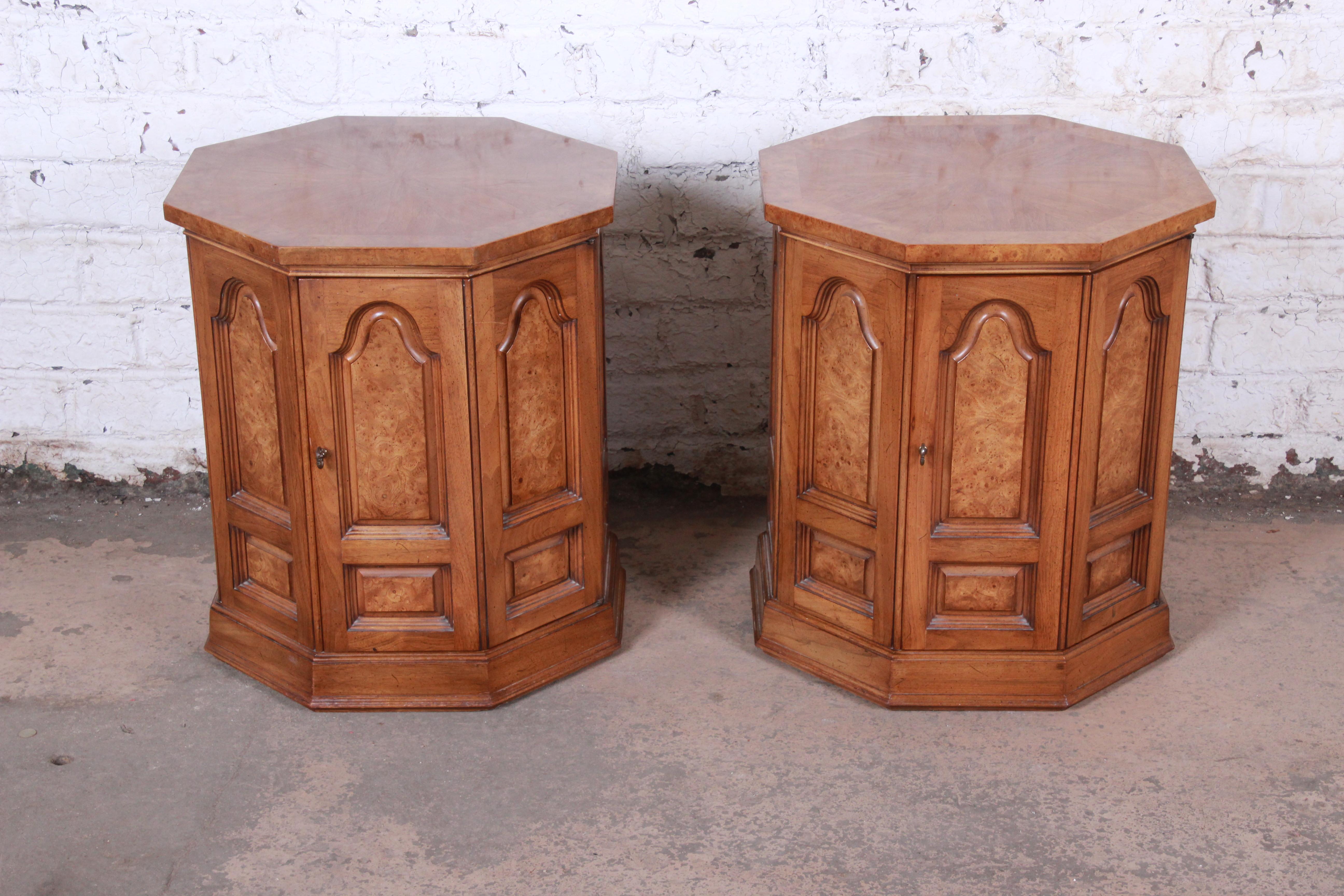 A gorgeous pair of Mid-Century Modern Hollywood Regency side table cabinets or nightstands

By Mastercraft Furniture

USA, circa 1960s

Burled olive wood, fruitwood and brass

Measures: 20.63