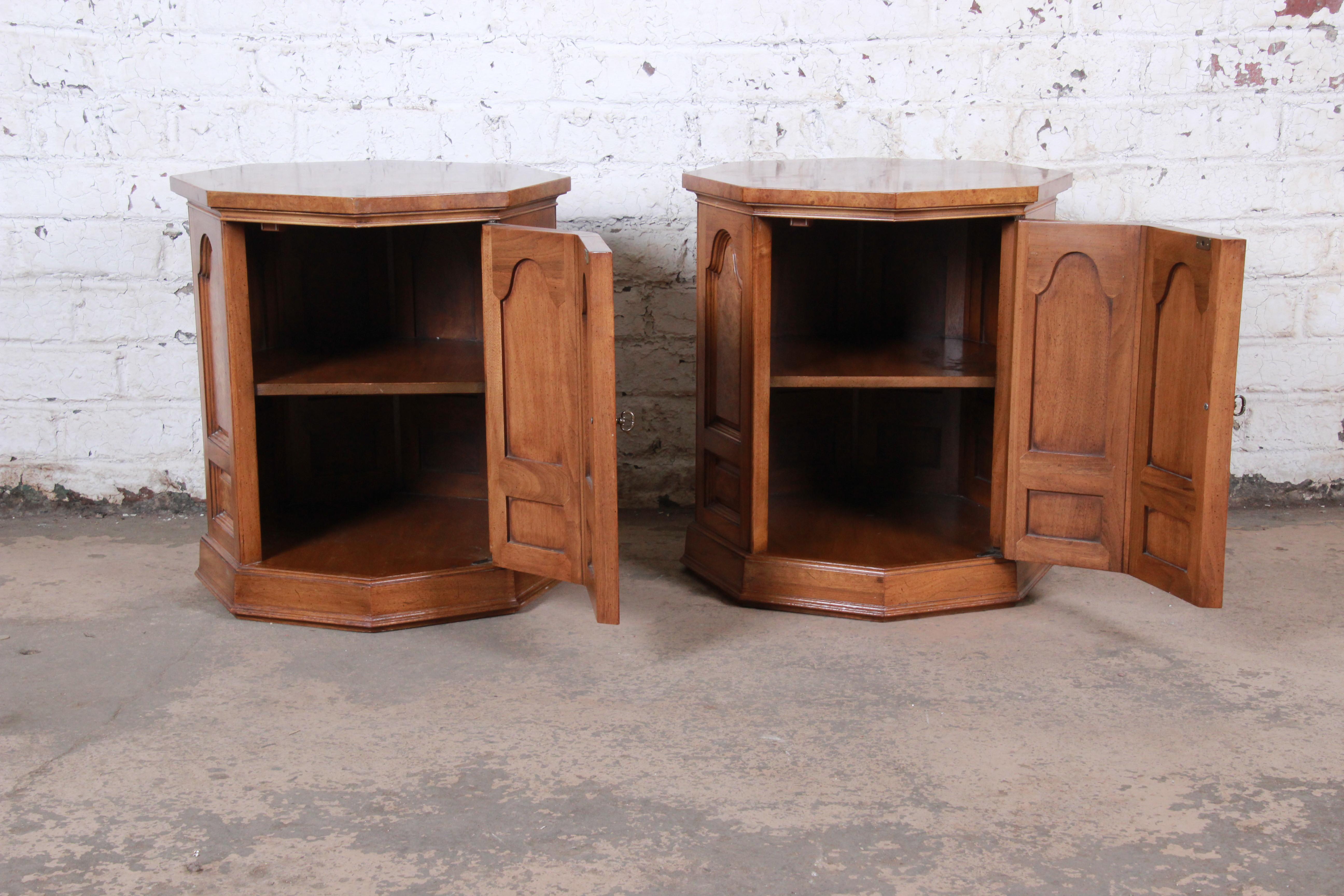 Mastercraft Midcentury Hollywood Regency Burl Wood Cabinet Side Tables, Pair In Good Condition In South Bend, IN