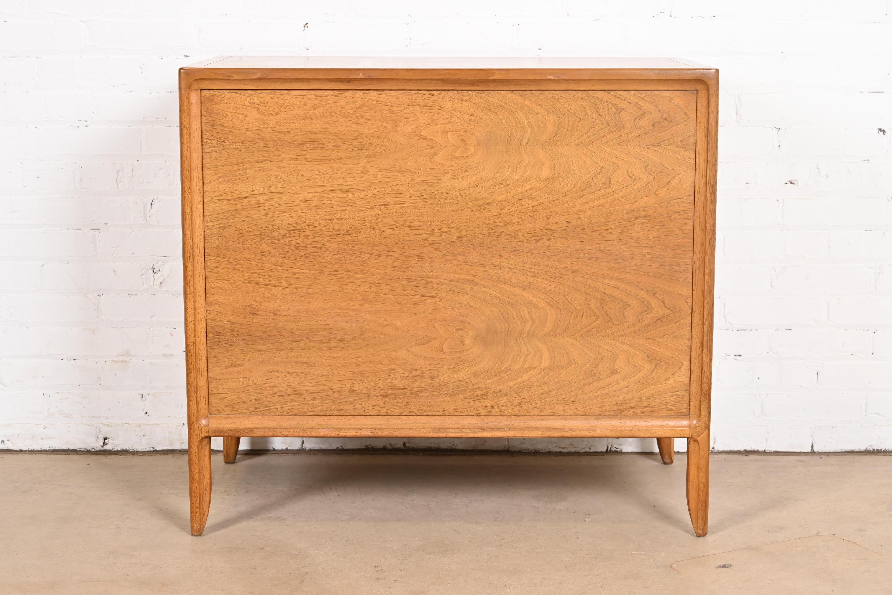 Cassettiera in noce Mastercraft Mid-Century Modern Hollywood Regency, anni '60 in vendita 3