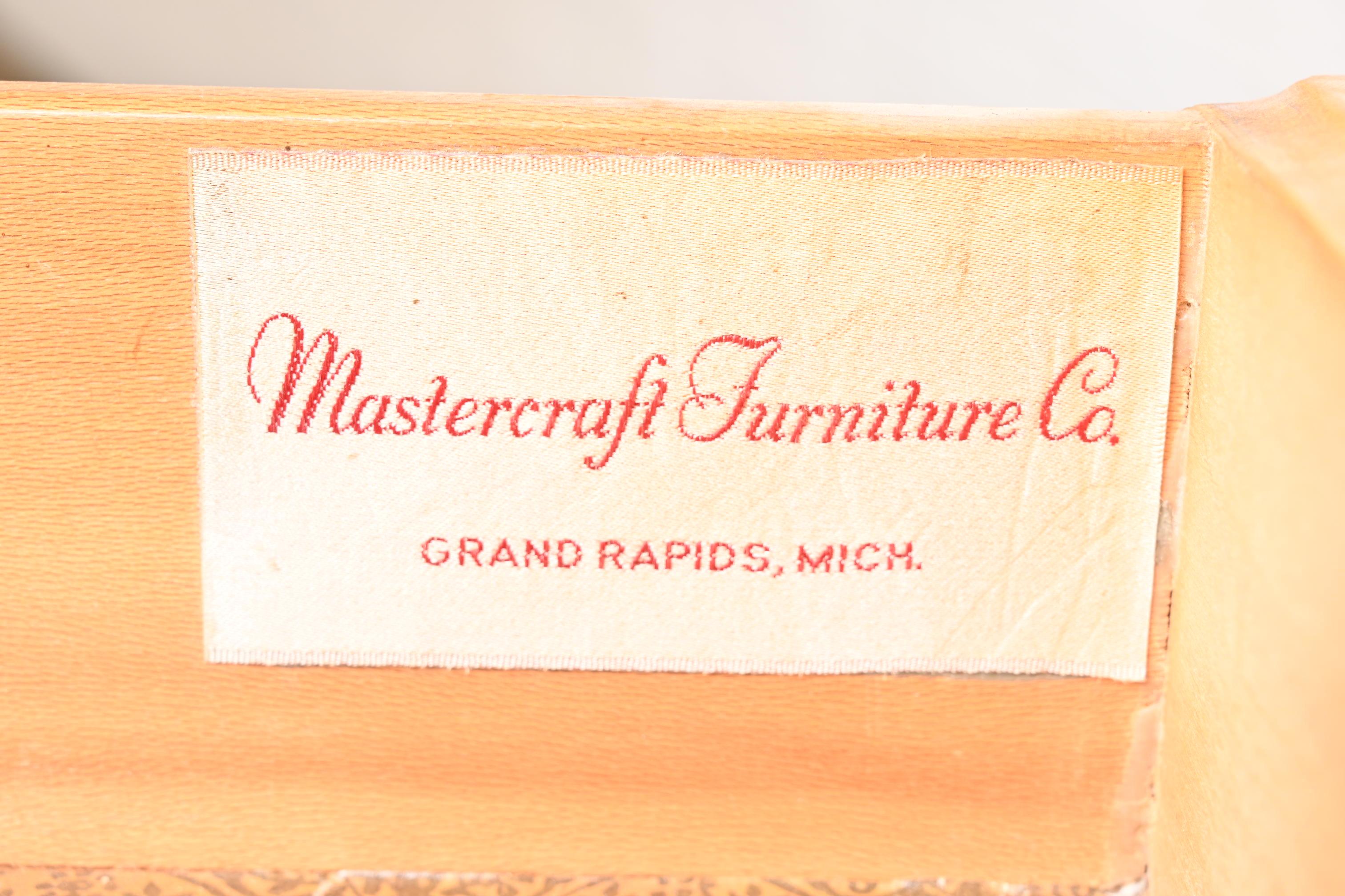 Cassettiera in noce Mastercraft Mid-Century Modern Hollywood Regency, anni '60 in vendita 2