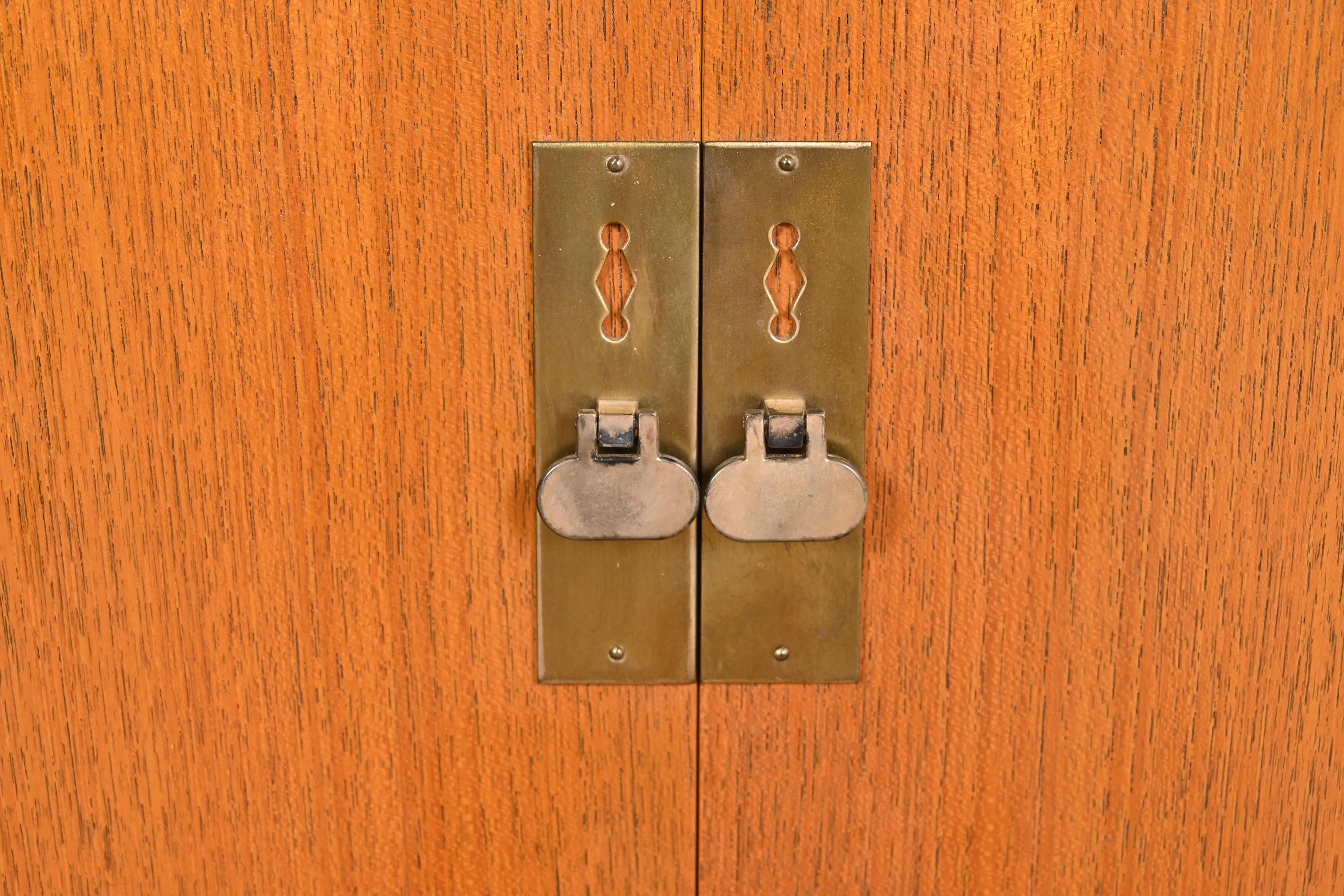 Mastercraft Mid-Century Modern Walnut and Brass Cabinets or Bedside Chests, Pair For Sale 5
