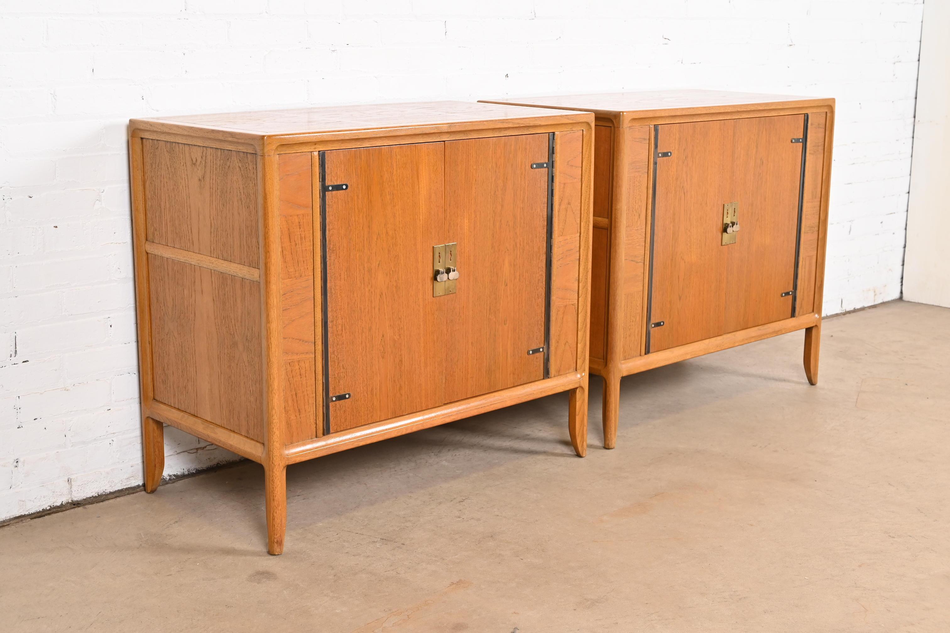 Mastercraft Mid-Century Modern Walnut and Brass Cabinets or Bedside Chests, Pair In Good Condition For Sale In South Bend, IN