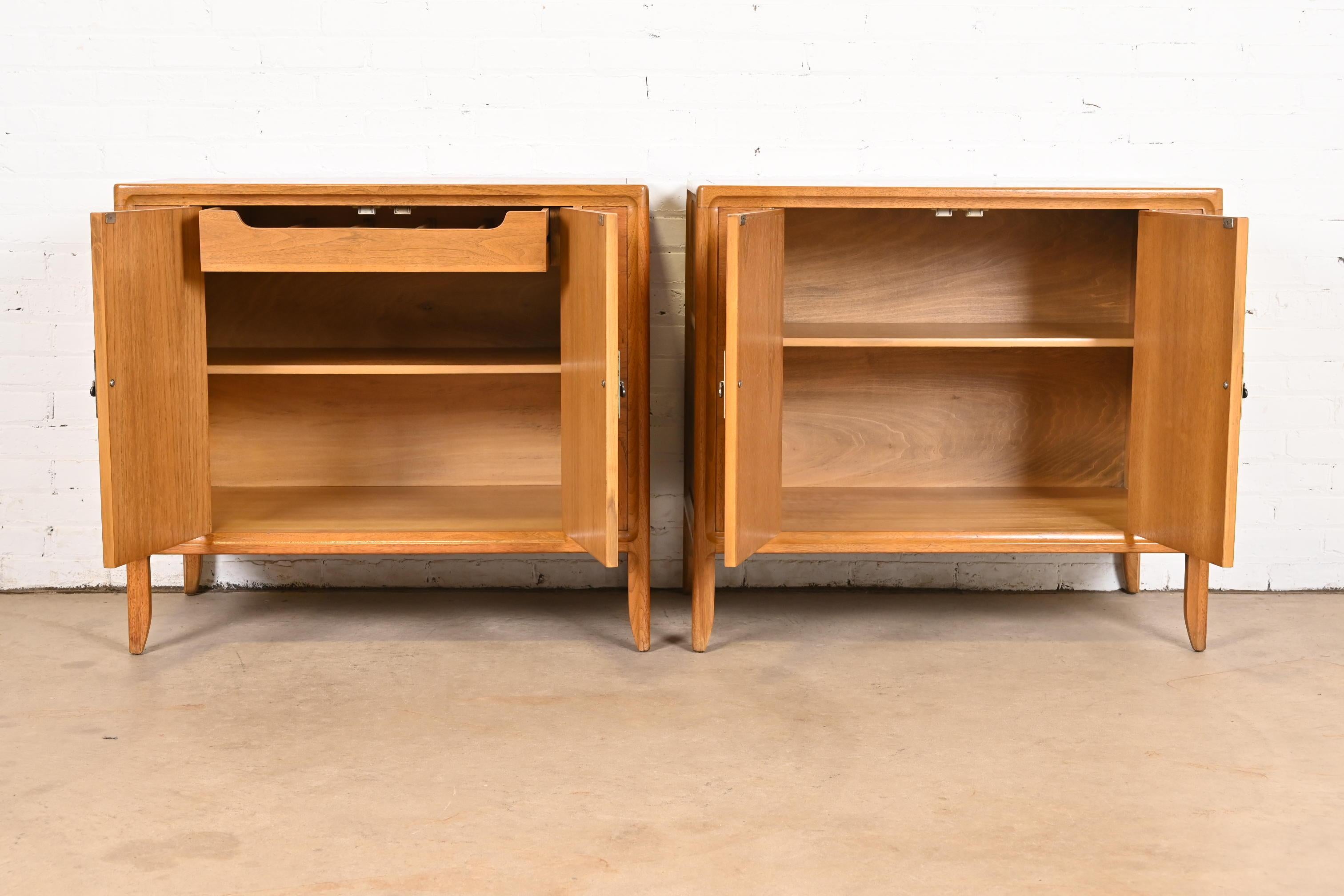 Mastercraft Mid-Century Modern Walnut and Brass Cabinets or Bedside Chests, Pair For Sale 4