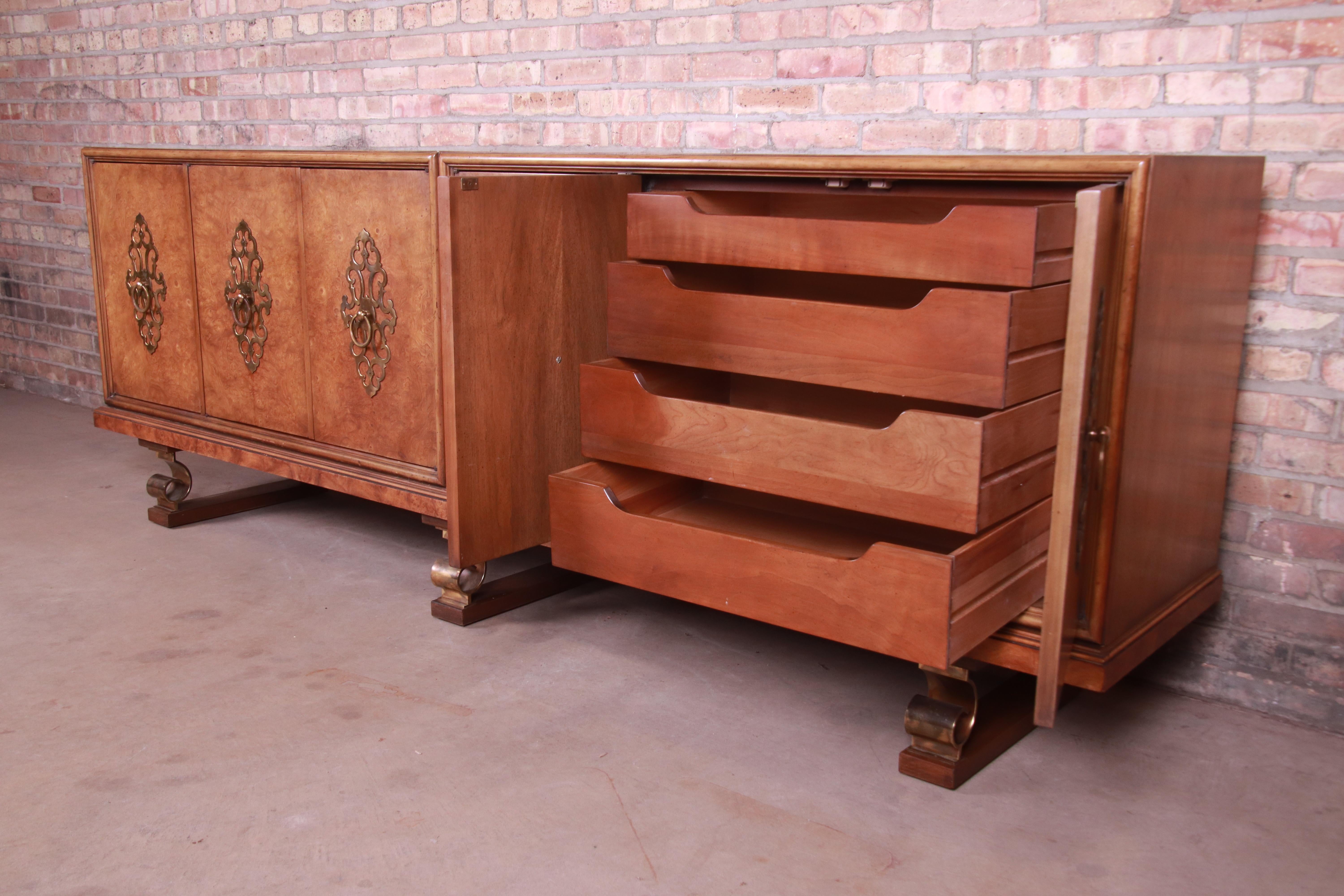 Mastercraft Monumentales Hollywood-Regency-Sideboard aus Wurzelholz und Messing, Mitte des Jahrhunderts im Angebot 8