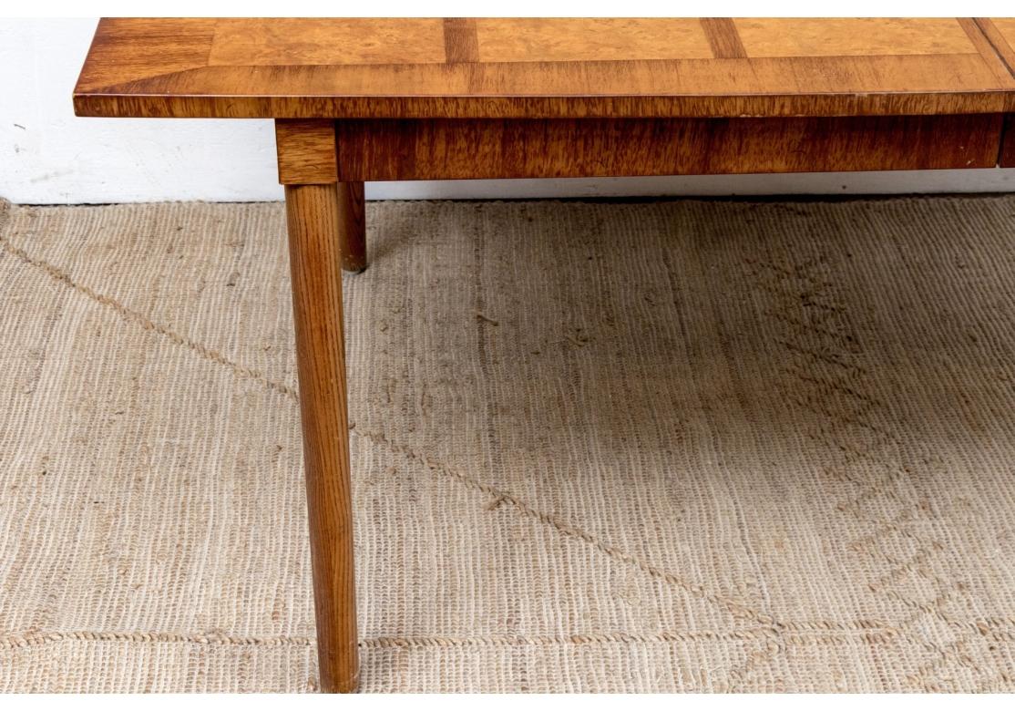 Mastercraft Originals Inc. Table de salle à manger moderne en incrustation de loupe du milieu du siècle dernier en vente 3