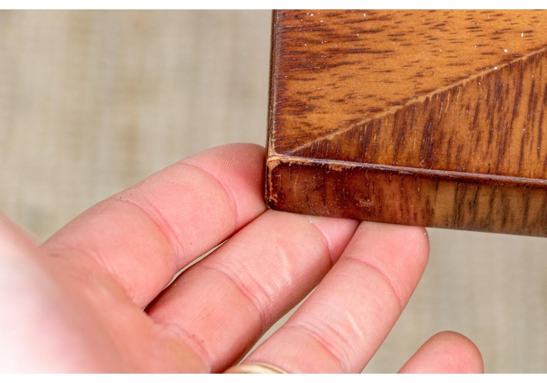 Incrusté Mastercraft Originals Inc. Table de salle à manger moderne en incrustation de loupe du milieu du siècle dernier en vente