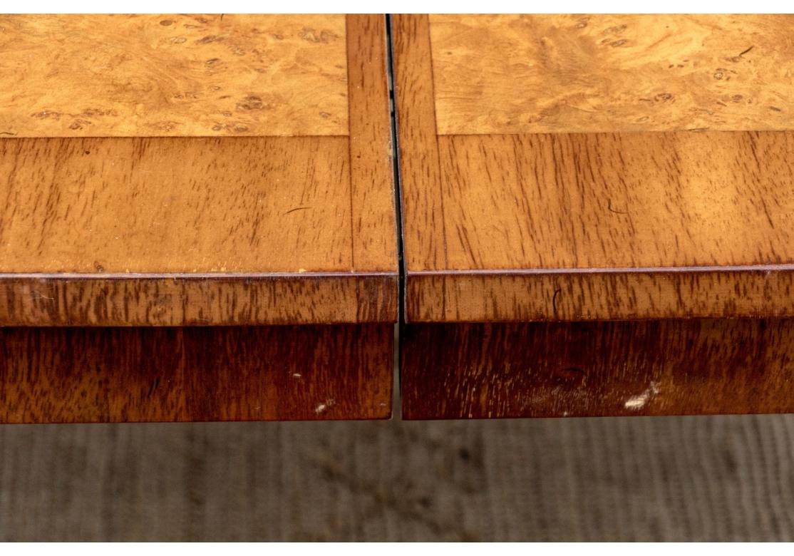 20ième siècle Mastercraft Originals Inc. Table de salle à manger moderne en incrustation de loupe du milieu du siècle dernier en vente