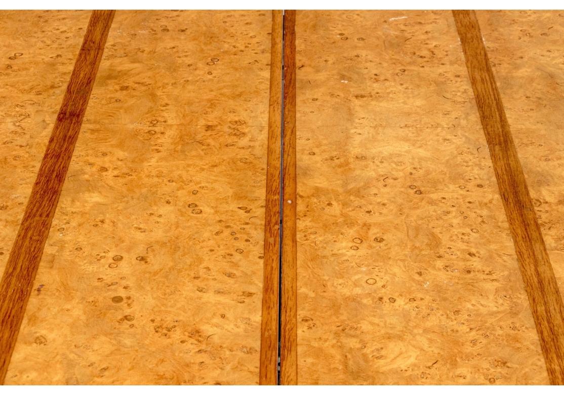 Bois Mastercraft Originals Inc. Table de salle à manger moderne en incrustation de loupe du milieu du siècle dernier en vente