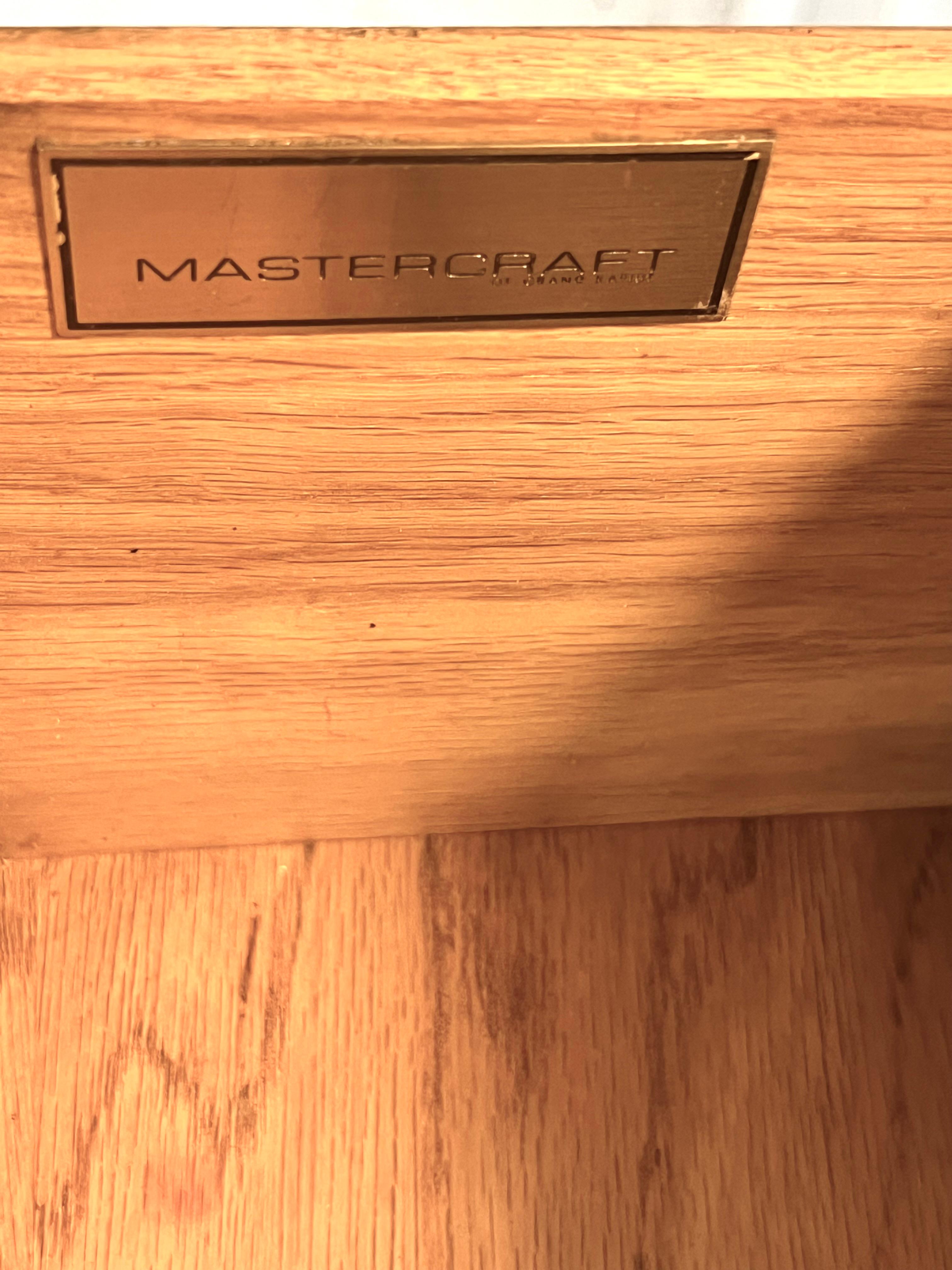 Fin du 20e siècle Mastercraft Paire de commodes en laiton en vente