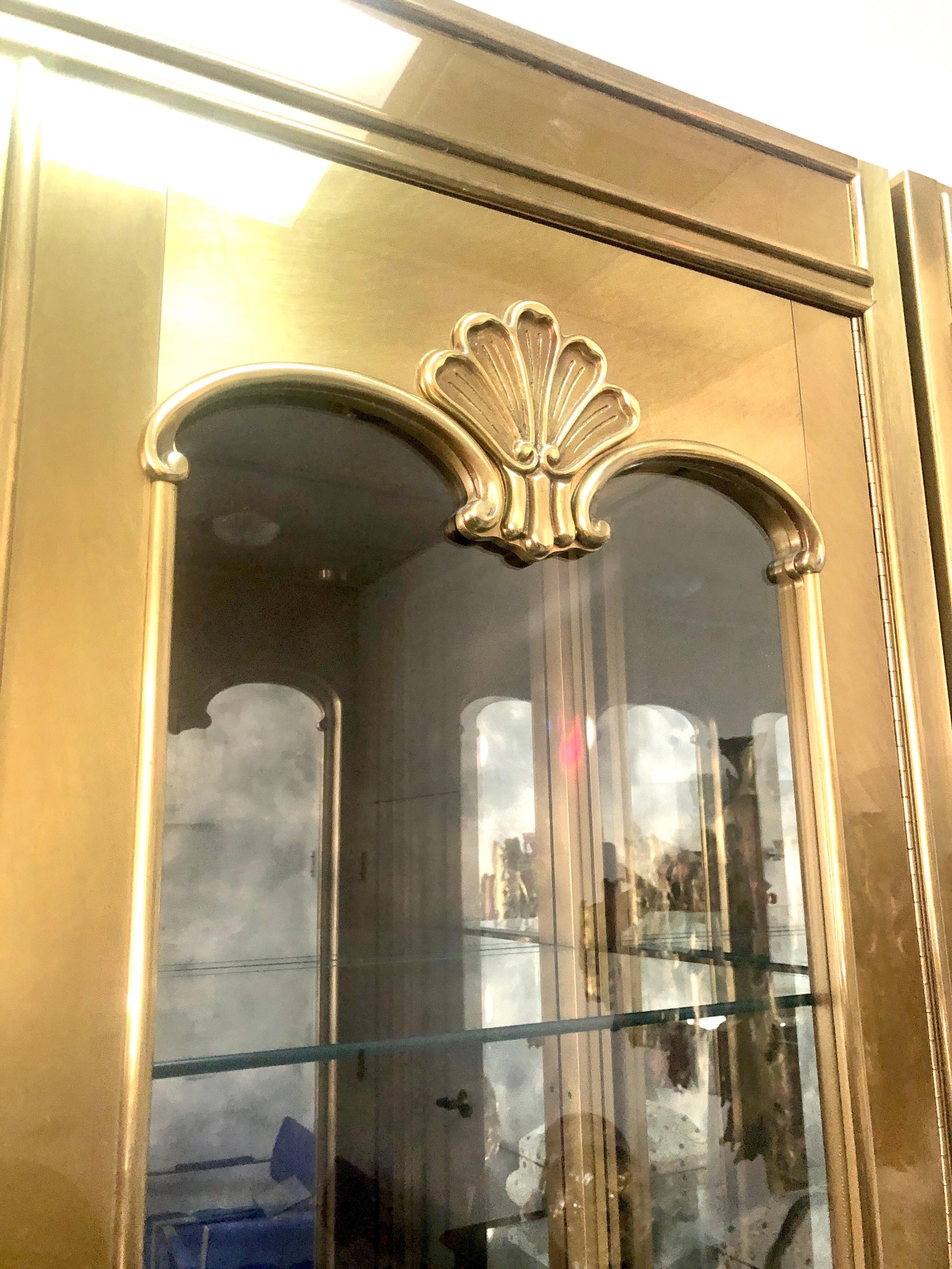 Mastercraft Pair of Brass Vitrines Cabinets In Good Condition In Miami, FL