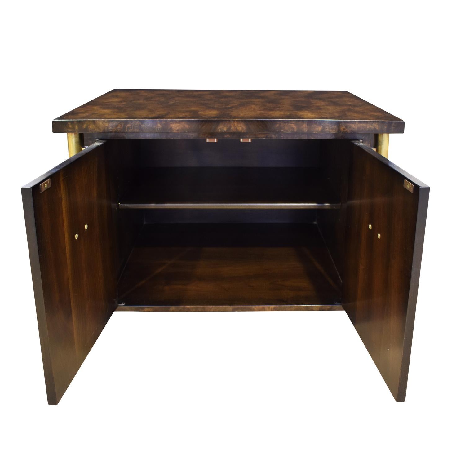 Mastercraft Pair of Luxurious Bedside Tables in Carpathian Elm and Brass, 1960s In Excellent Condition In New York, NY